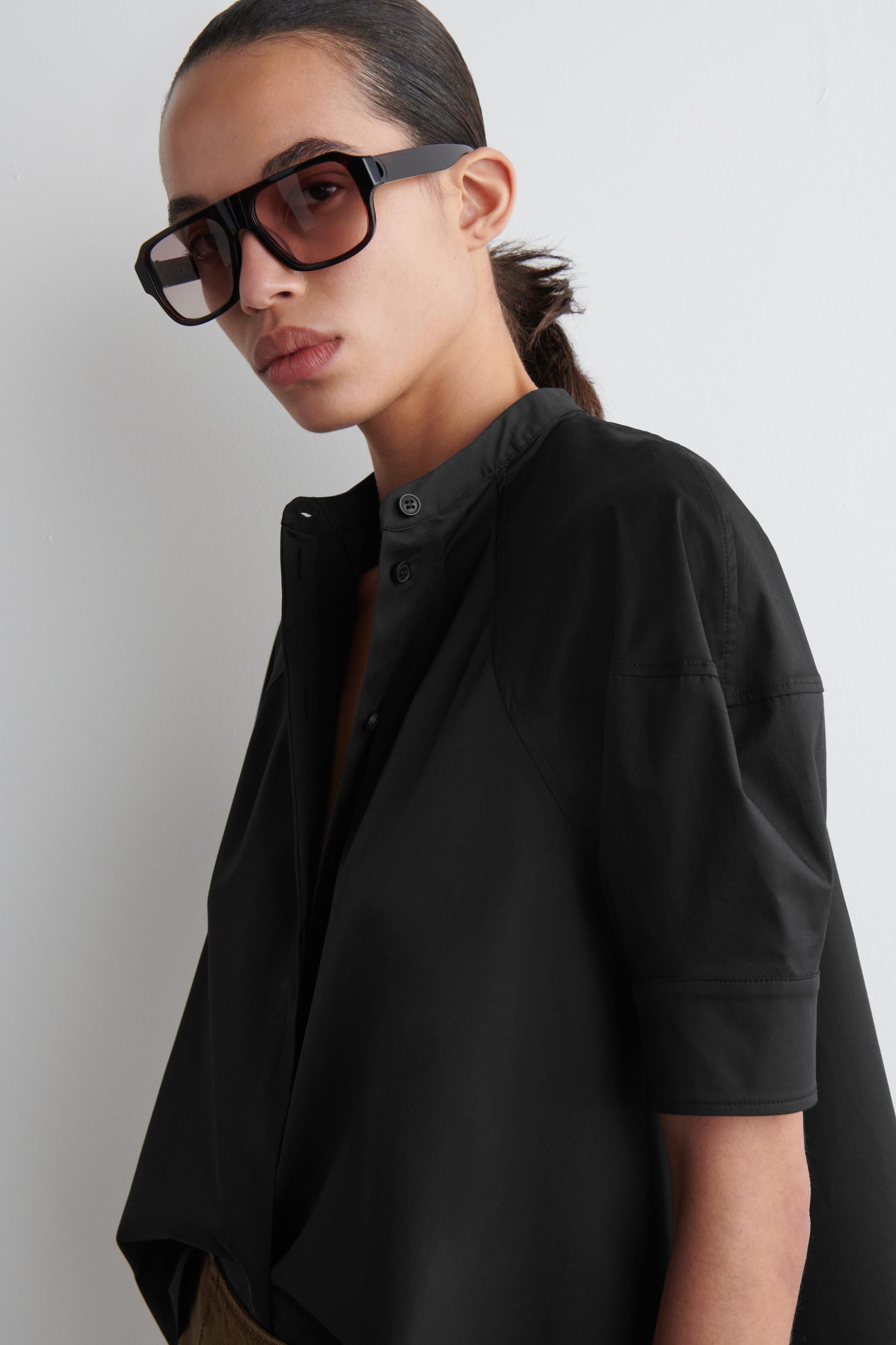 PUFF-SLEEVE BLOUSE Product Image