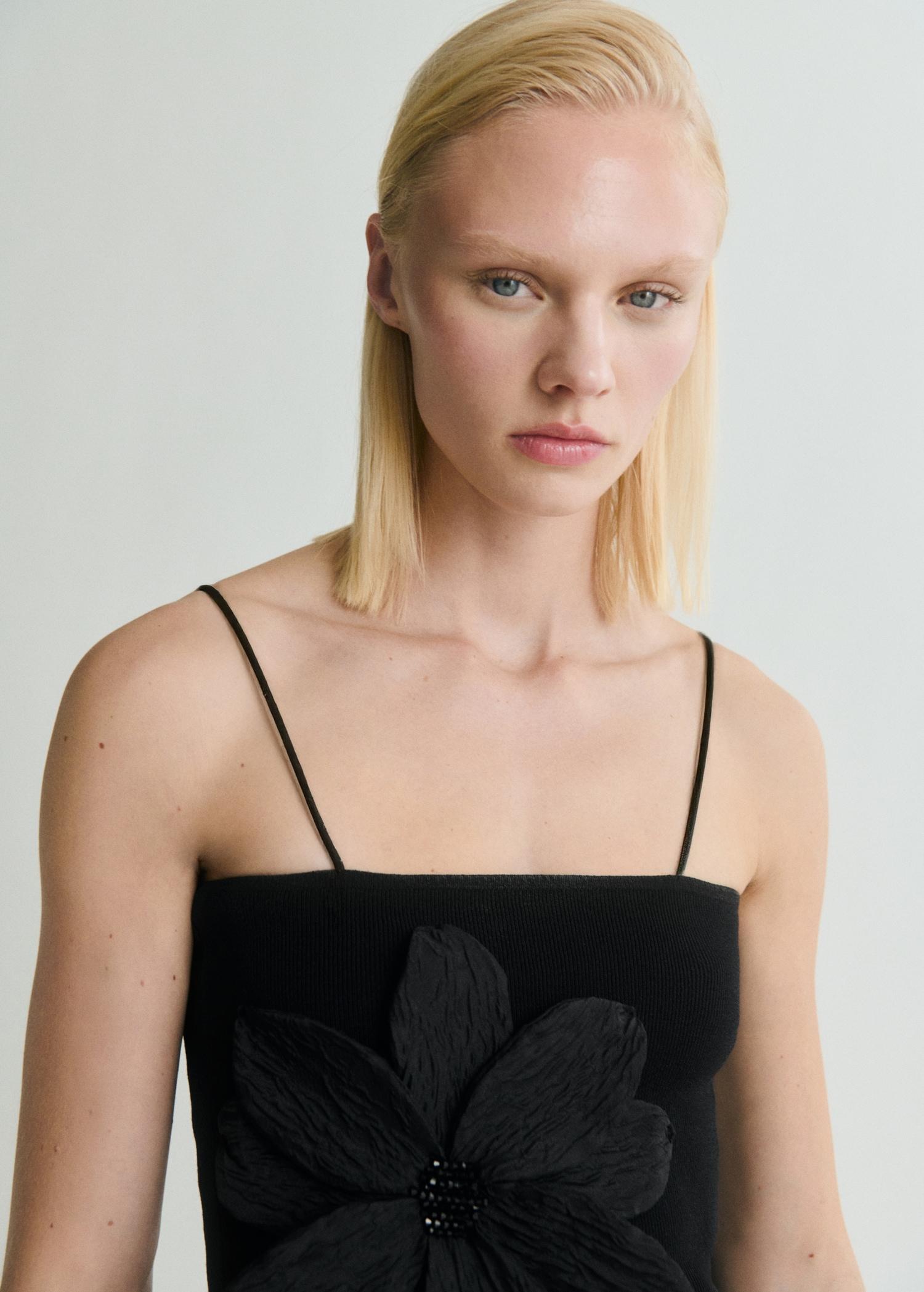 Maxi-flower knitted top with straps - Women | MANGO USA Product Image