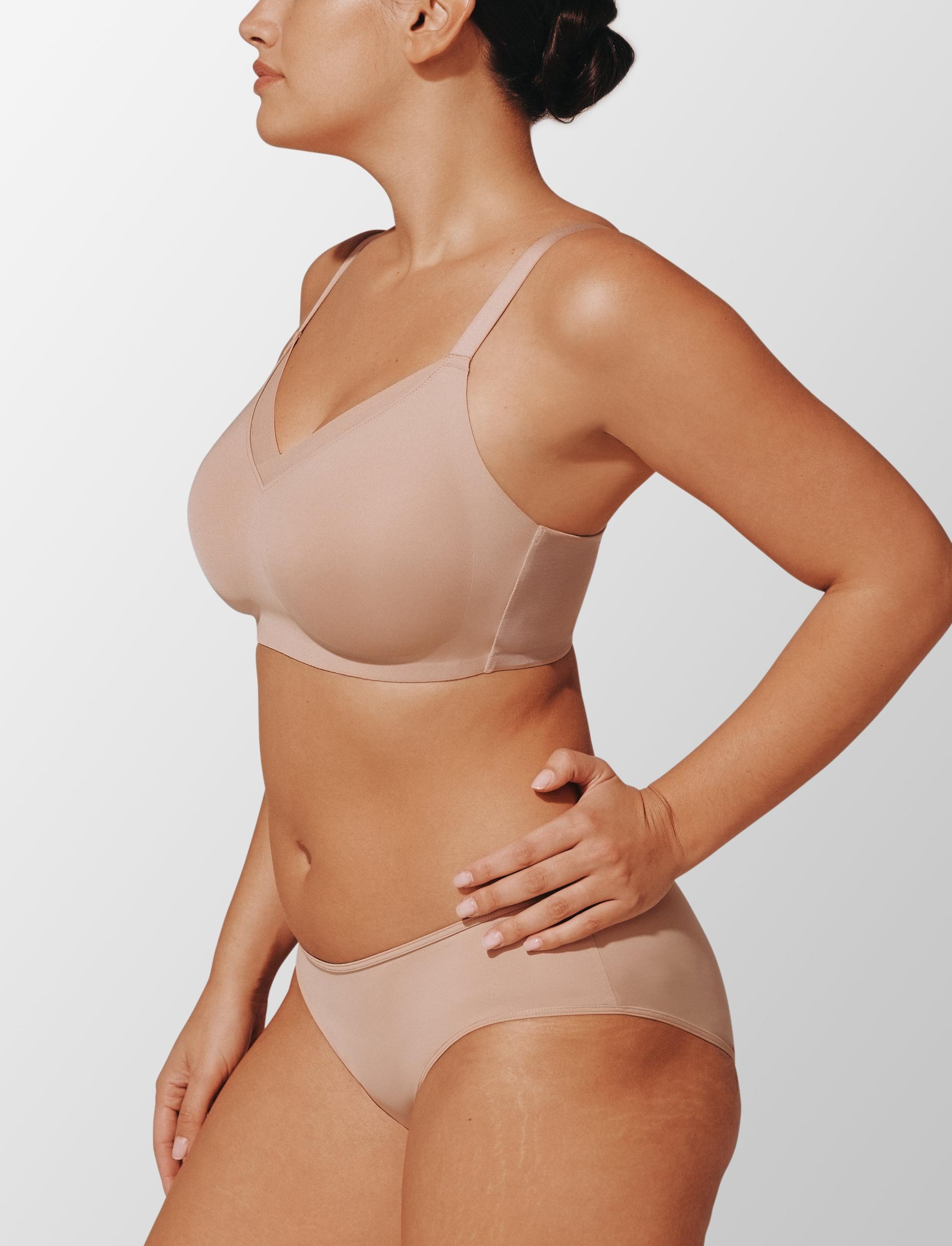 24/7® Classic Wireless Crossover Minimizer Bra Product Image