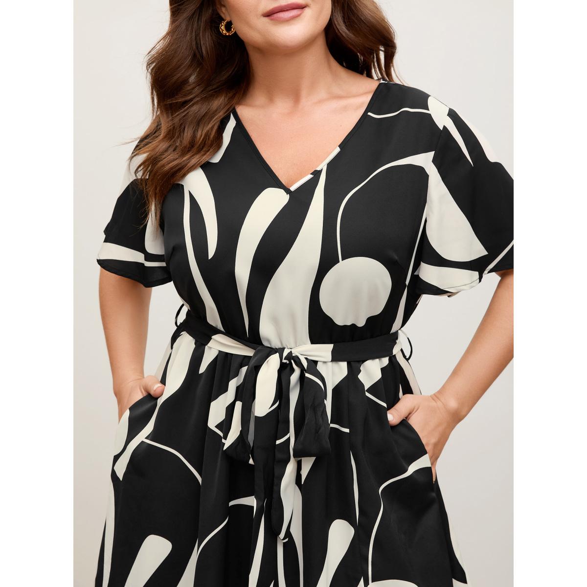 Plus Size Floral Print Belted V-Neck Midi Dress Black Women Belted V-neck Short sleeve Curvy BloomChic 26/4X Product Image