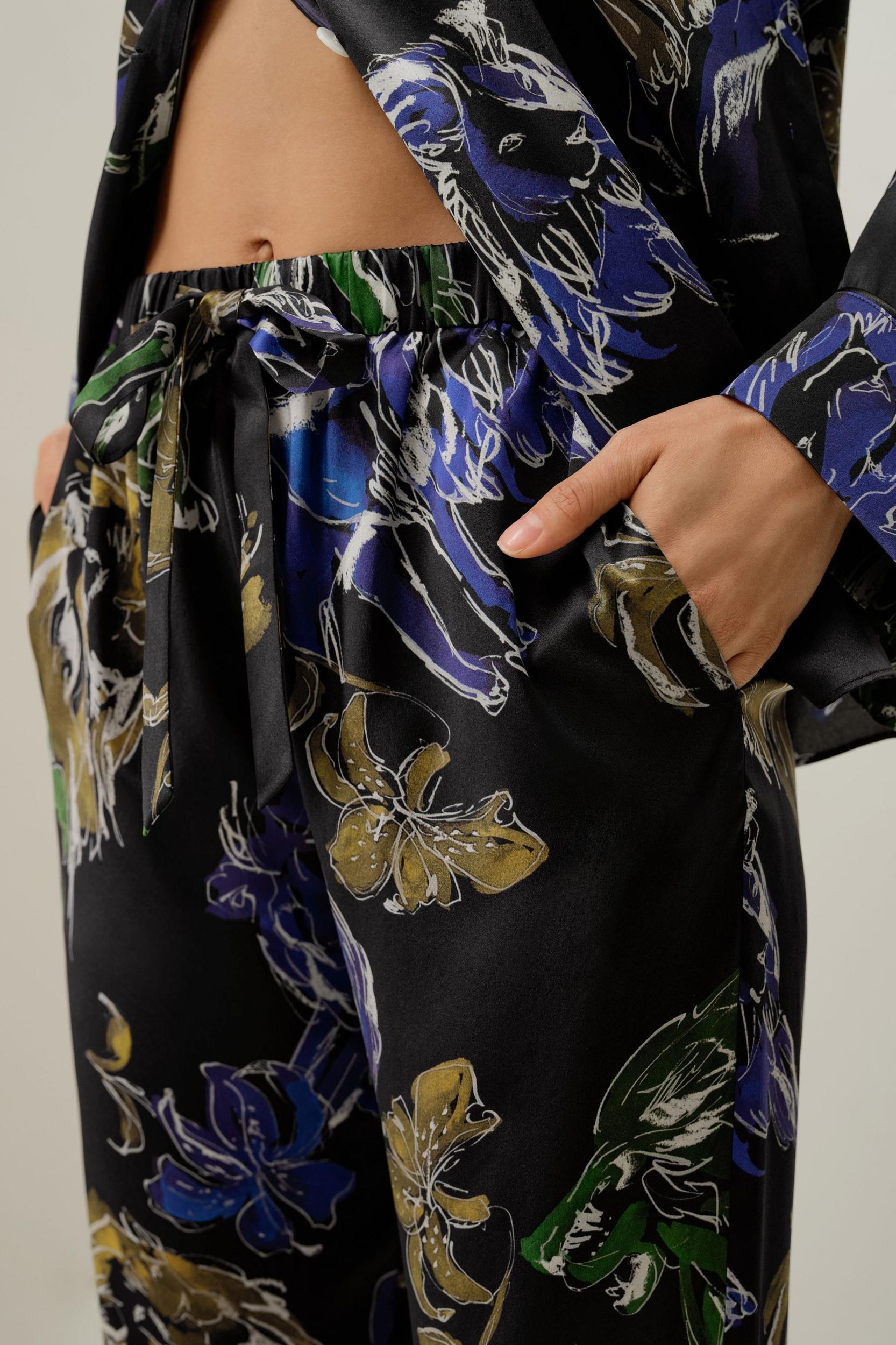 Leo Zodiac Classic Silk Pajama Set Product Image