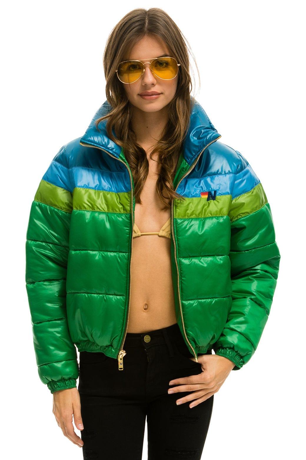 COLOR BLOCK LUXE APRES PUFFER JACKET - AMAZON GLOSSY Female Product Image