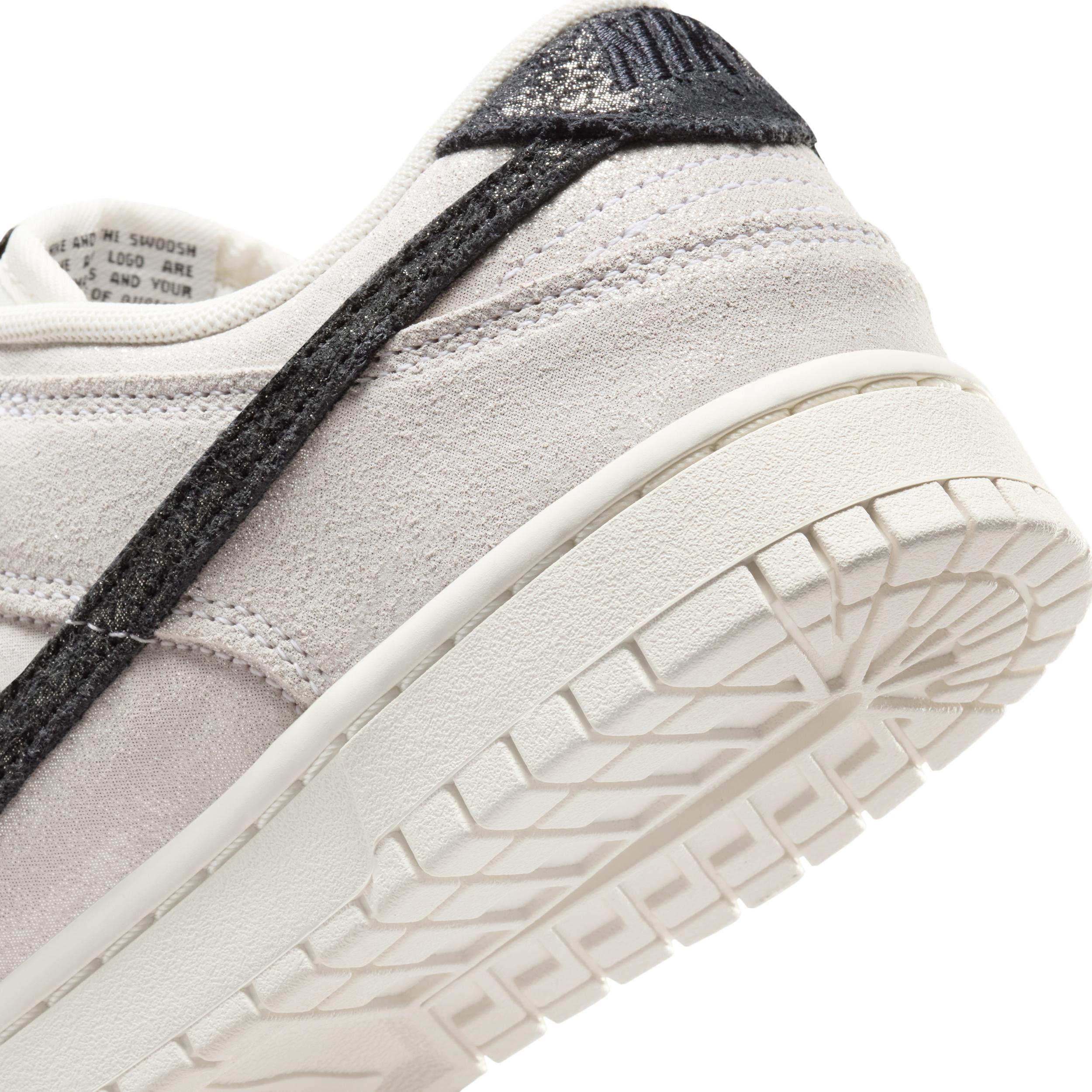 Nike Womens Dunk Low SE Shoes | HQ3502-100 Product Image