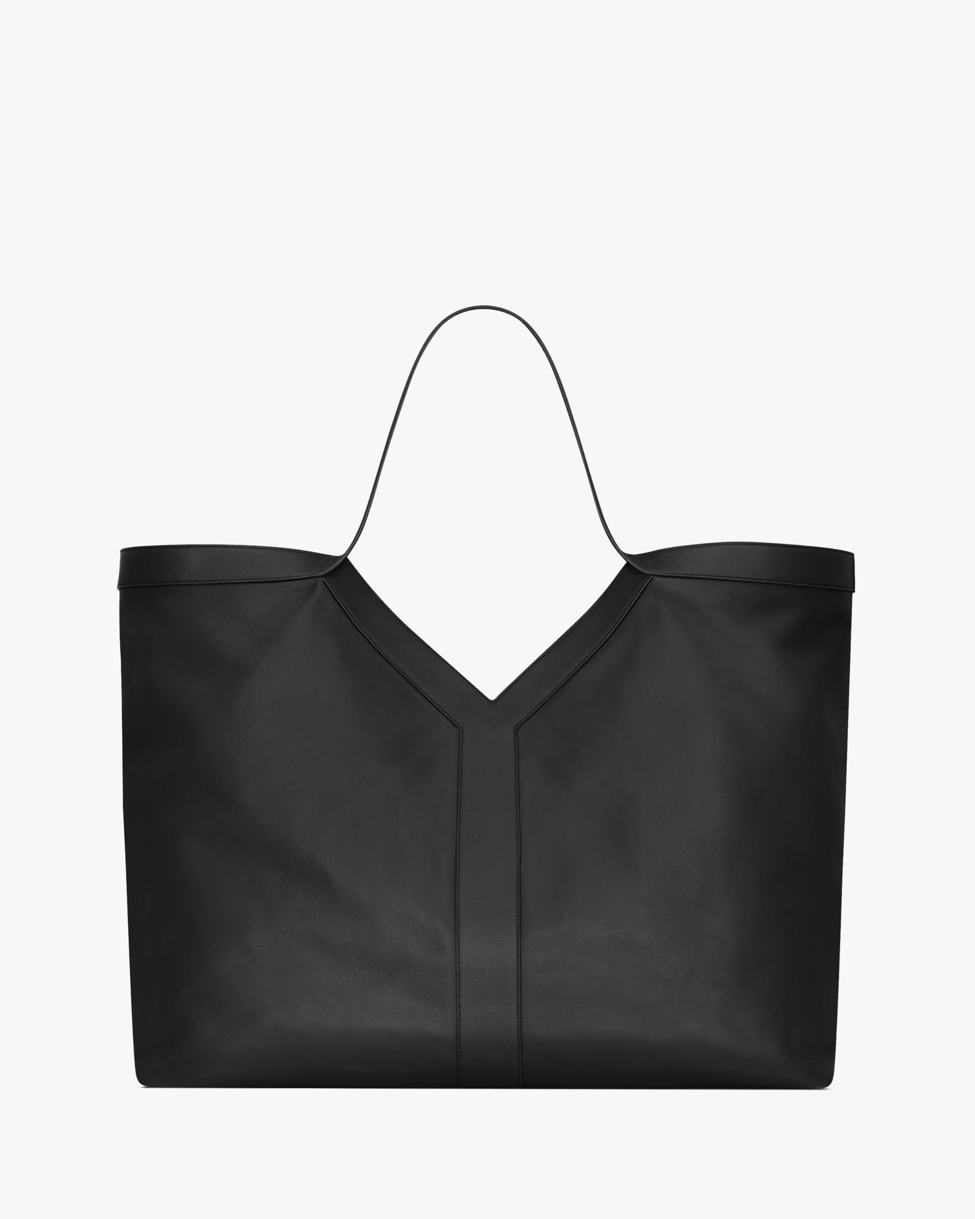 Y maxi tote in grained leather Product Image