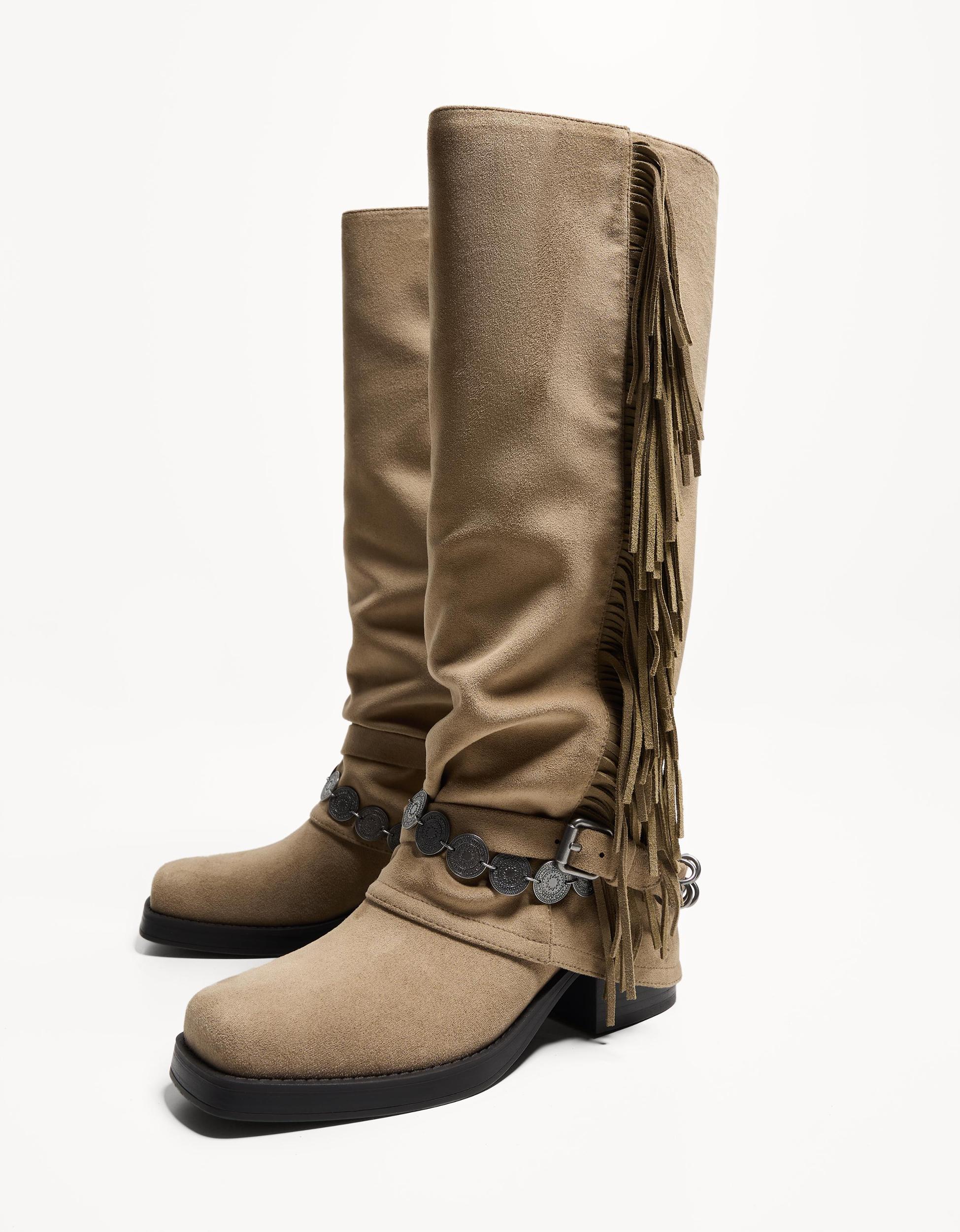 Flat boots with fringed pants Product Image