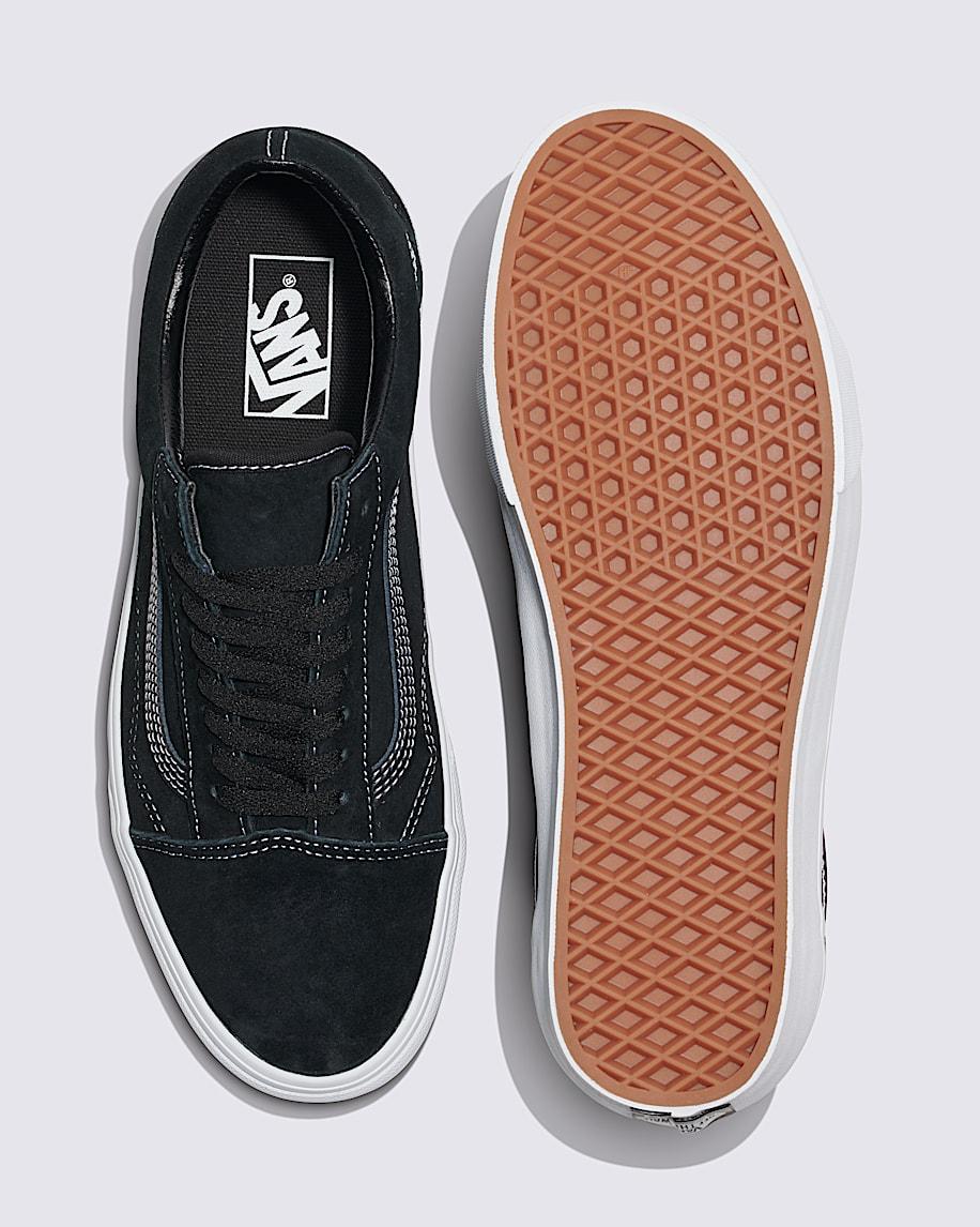 Old Skool Suede Shoe in Black| Vans US Product Image