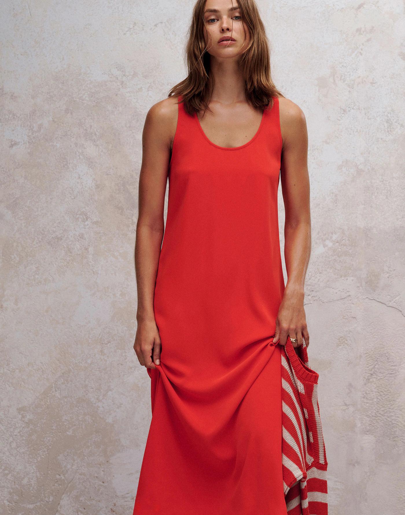 Sleeveless Scoopneck Midi Dress Product Image