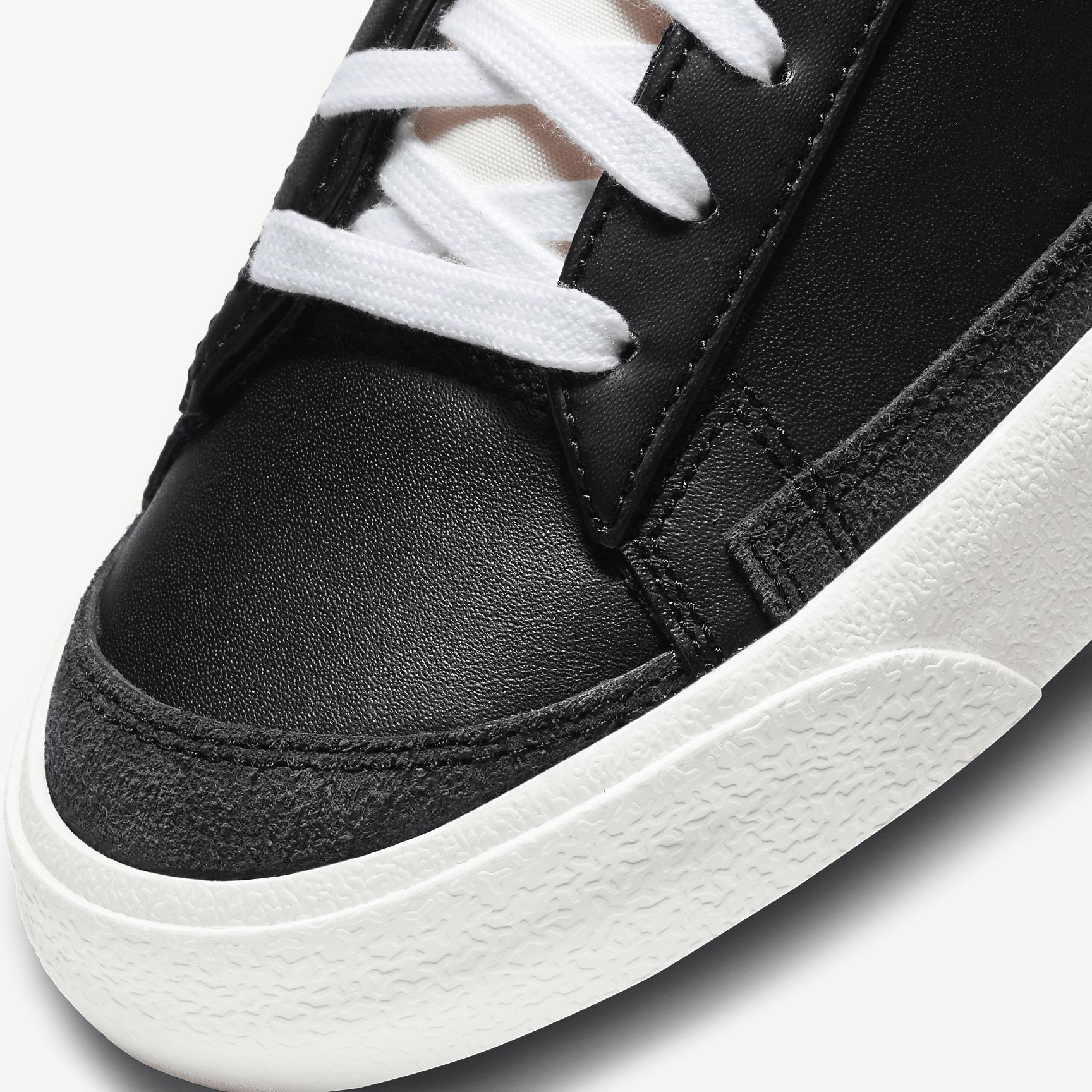 Nike Men's Blazer Low '77 Vintage Shoes Product Image