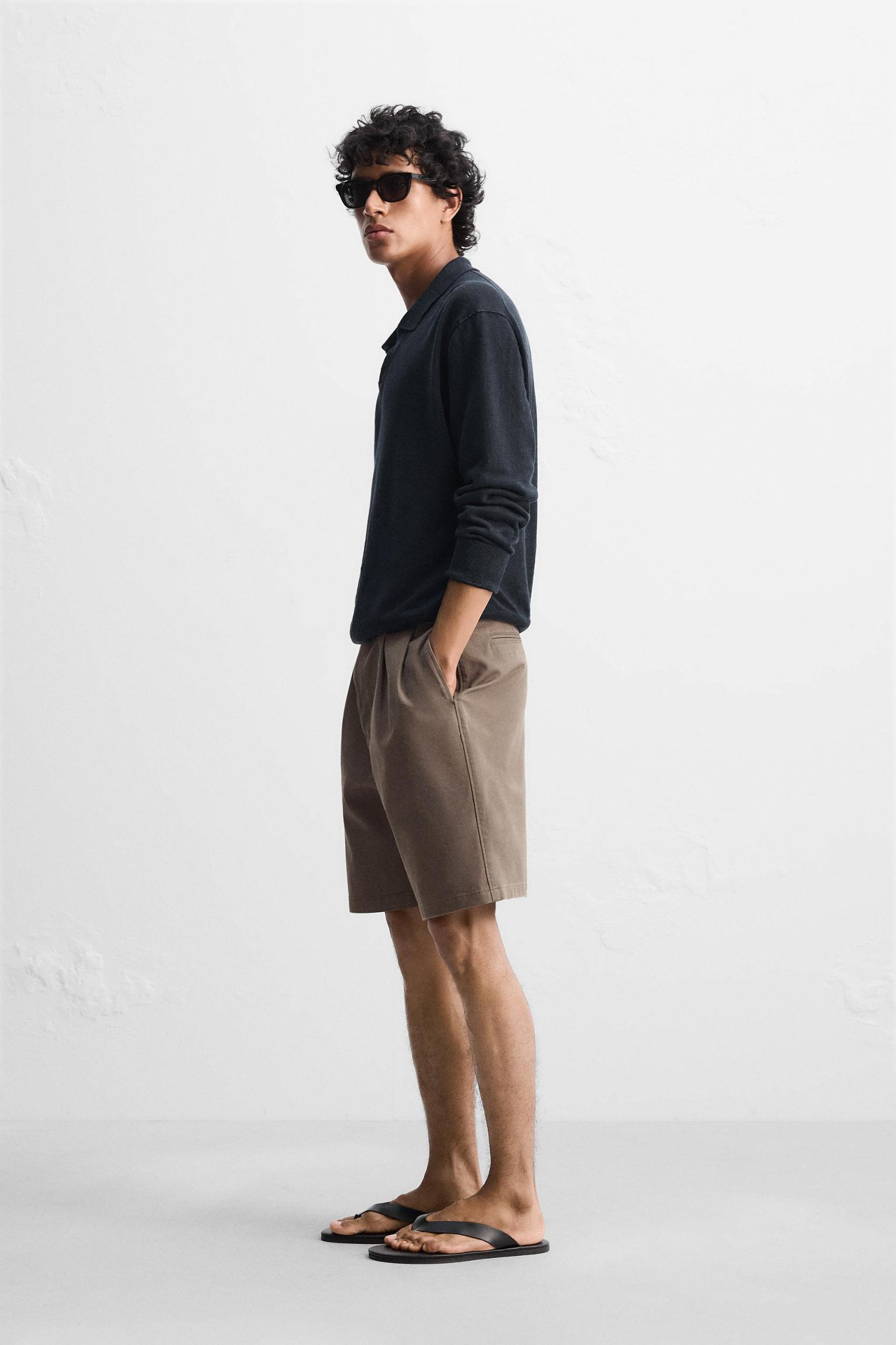 RELAXED FIT PLEATED SHORTS Product Image