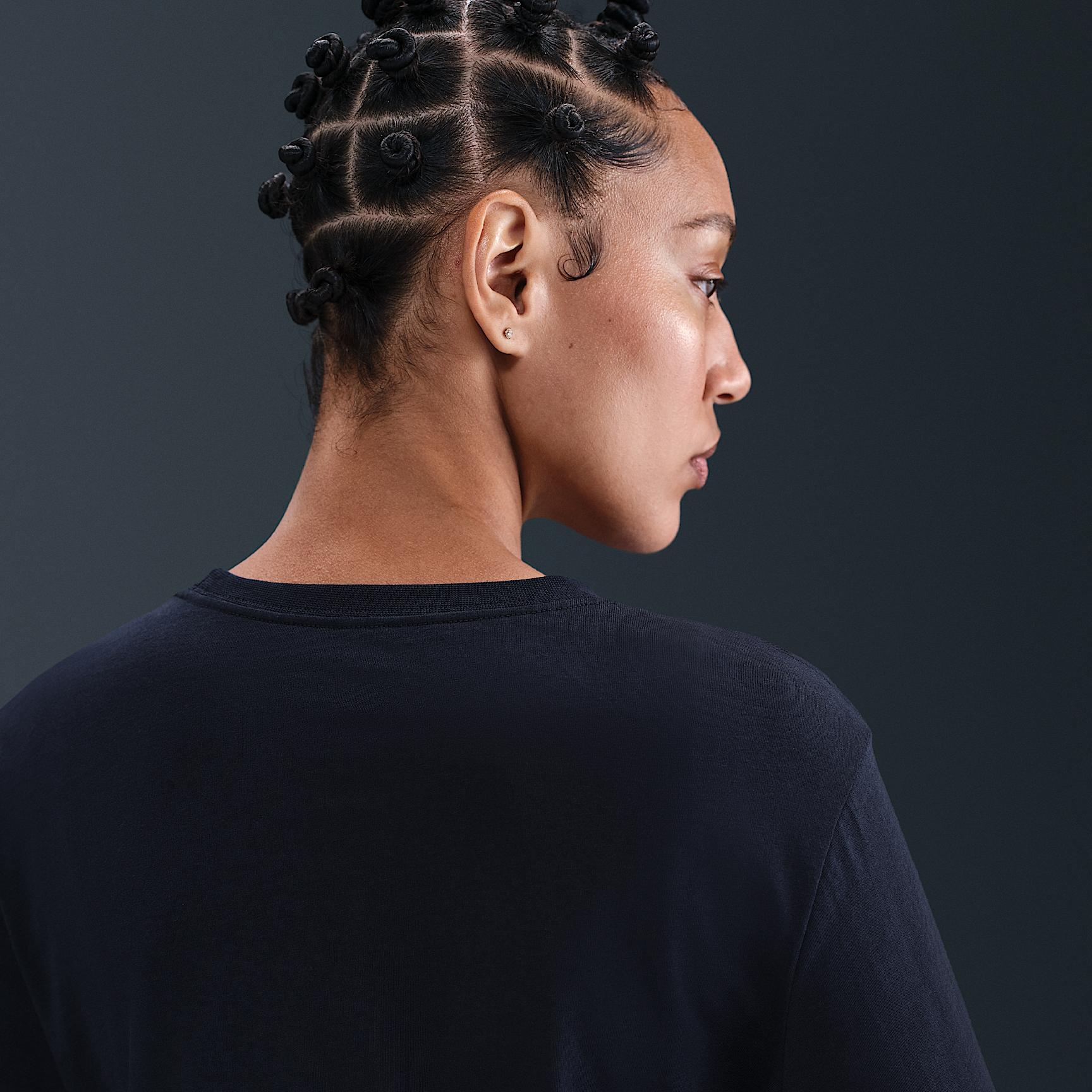 Nike Sportswear Club Women's Long-Sleeve T-Shirt Product Image