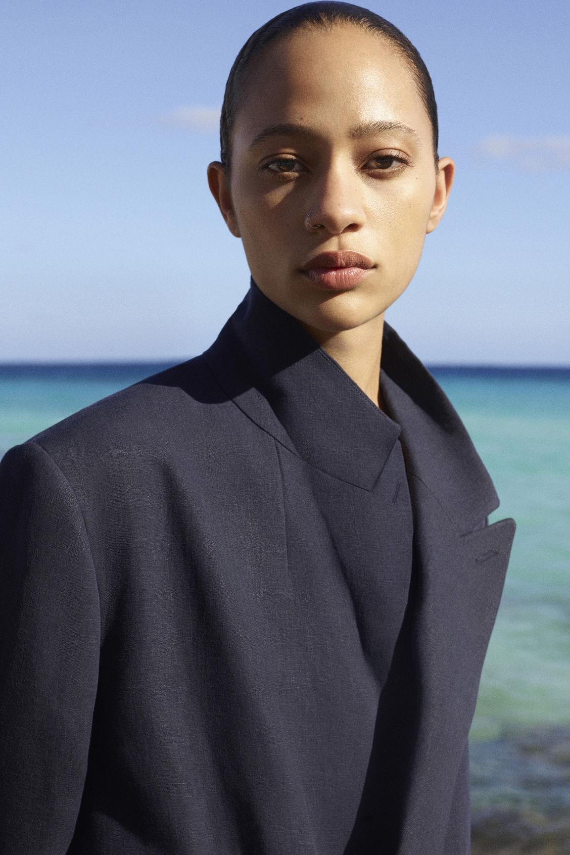 RELAXED DOUBLE-BREASTED LINEN BLAZER Product Image