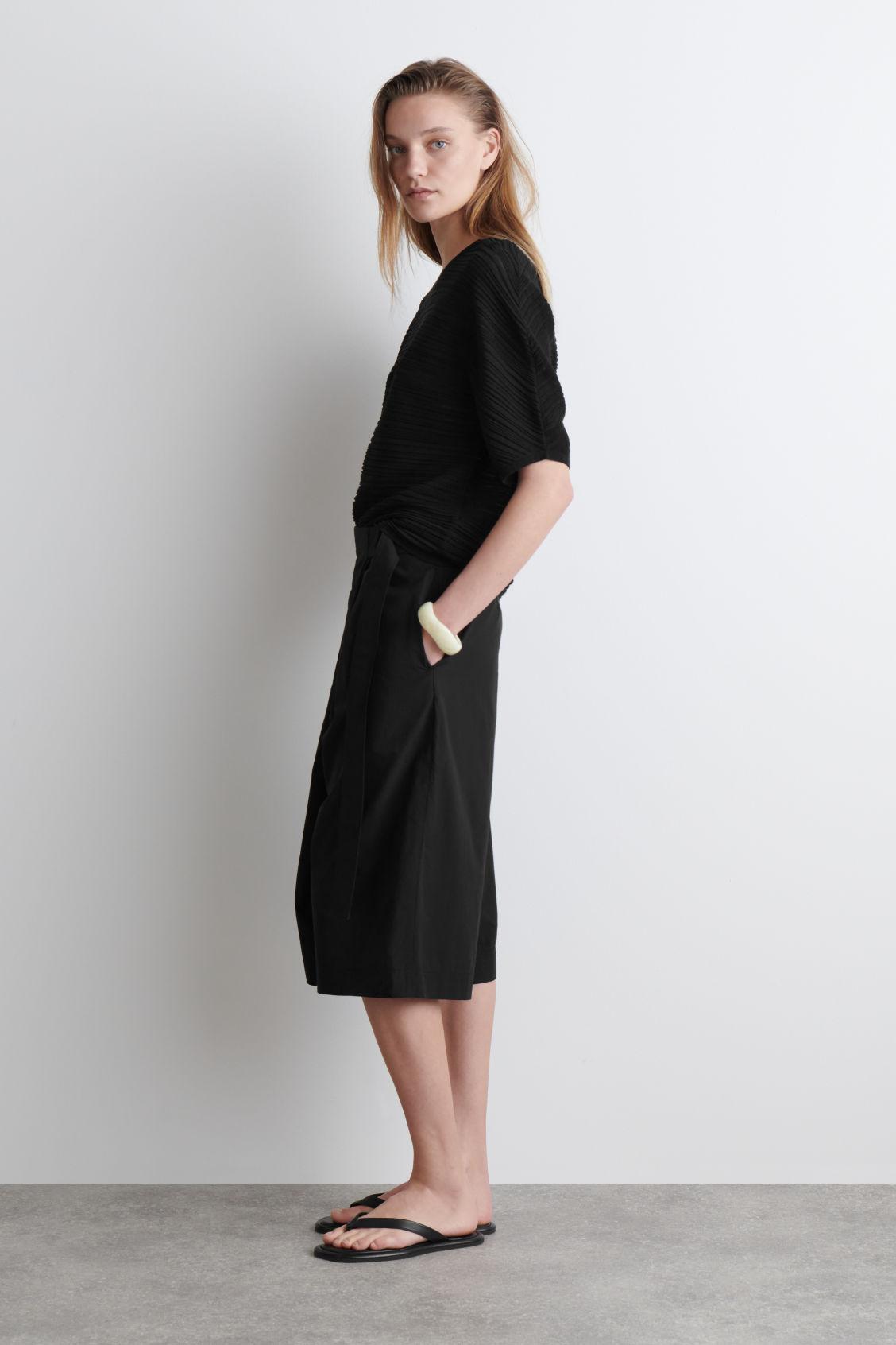 STRIPED KNITTED T-SHIRT Product Image