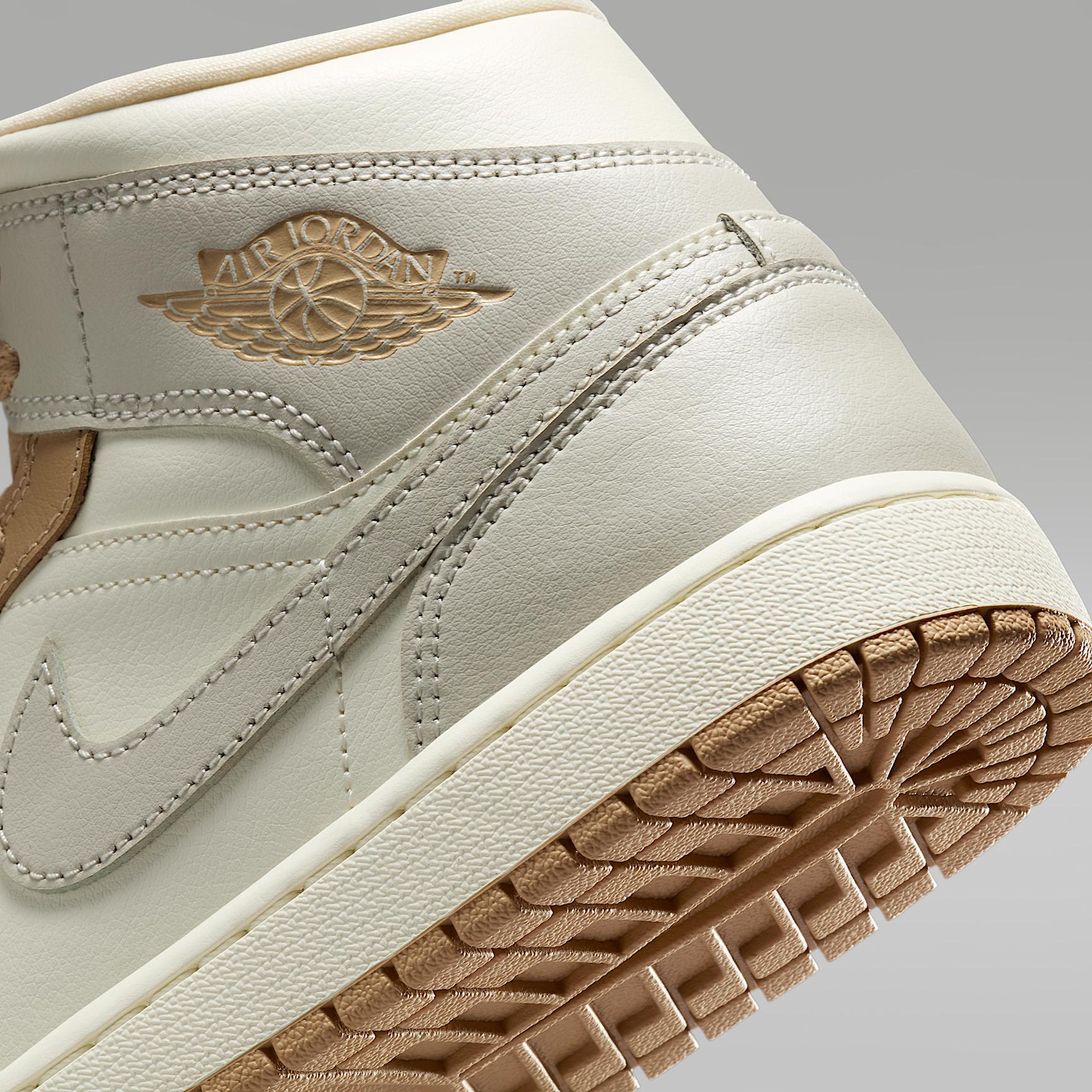 Women's Air Jordan 1 Mid Shoes Product Image