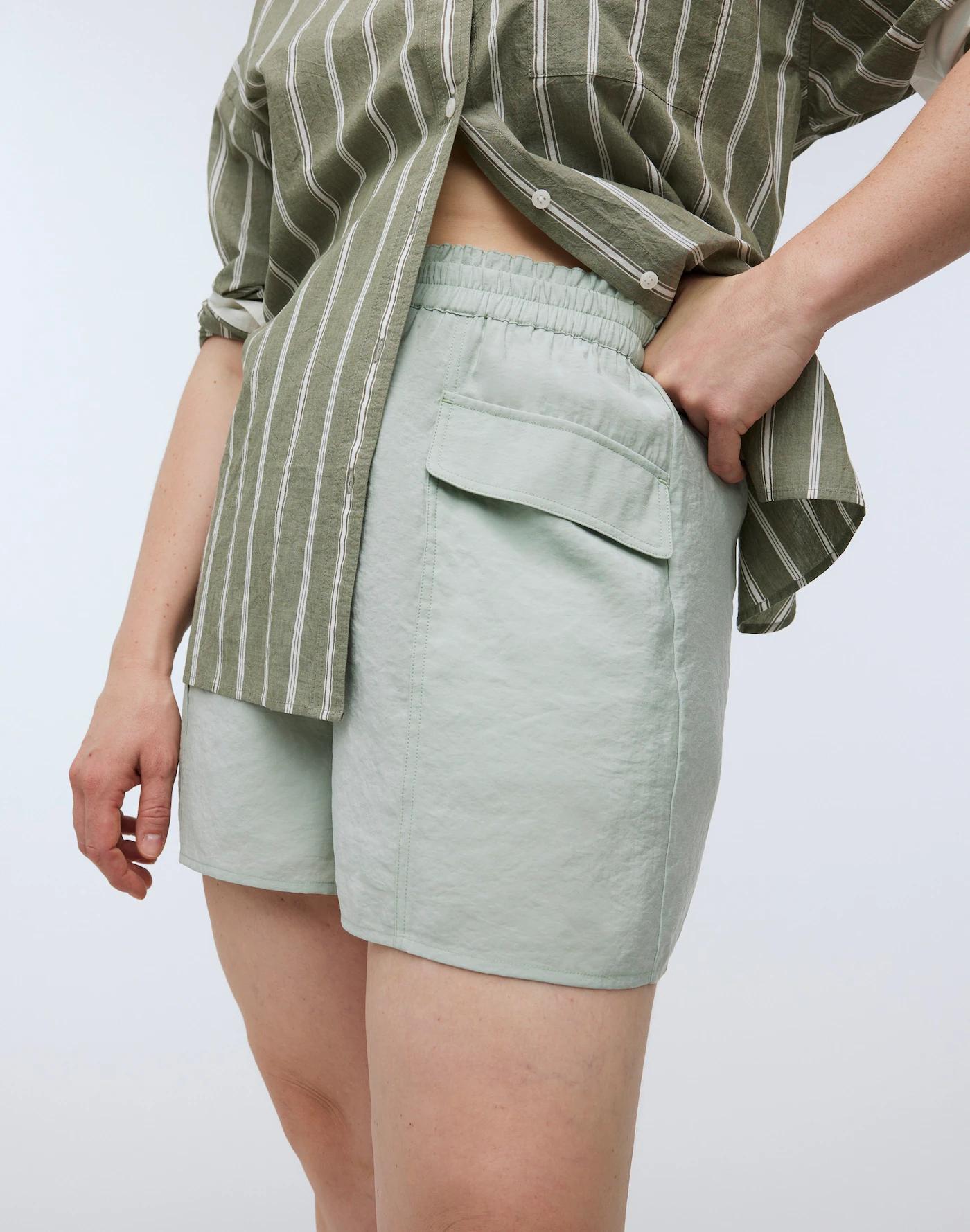 Pull-On Cargo Shorts in Softdrape Product Image