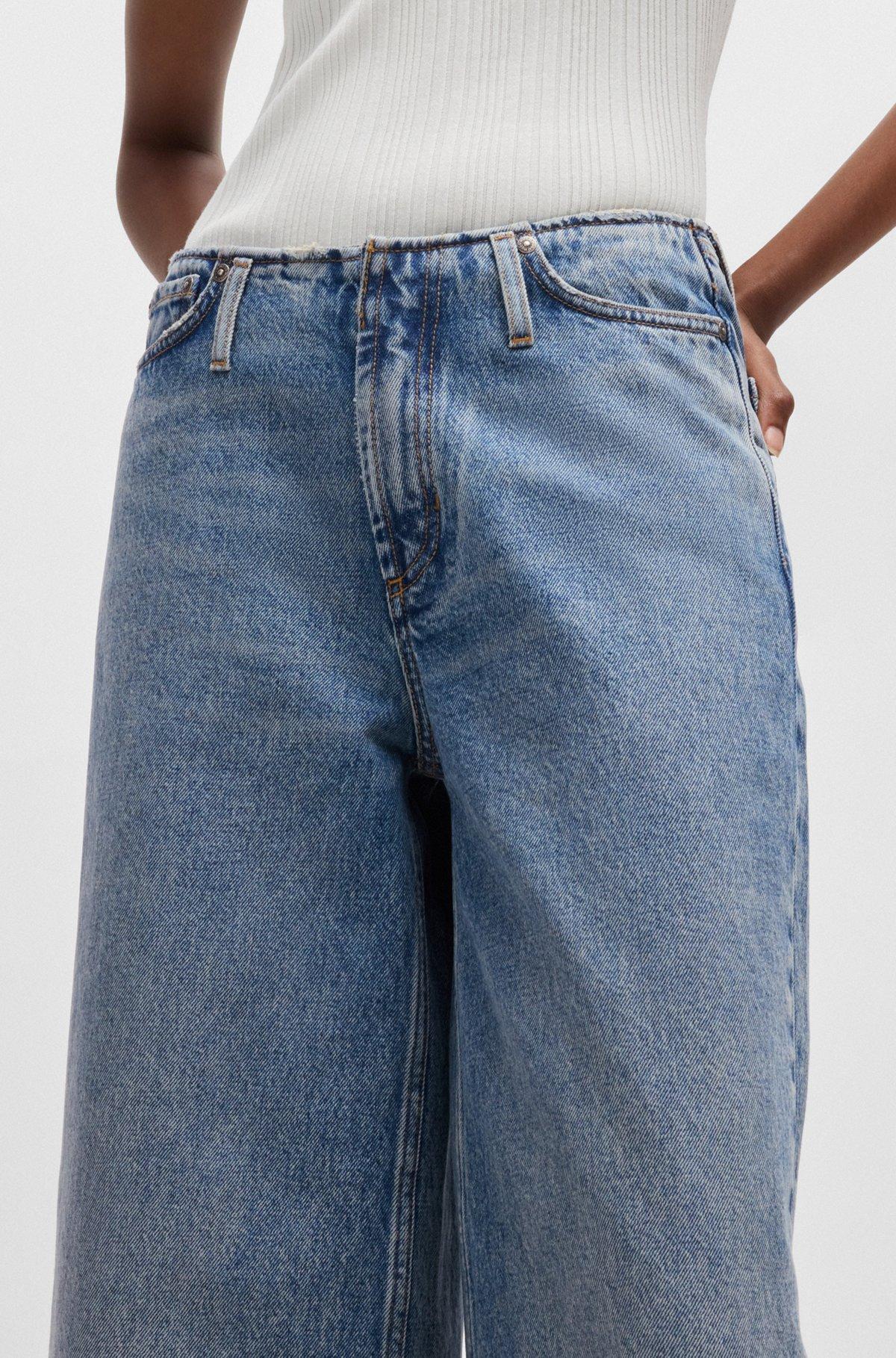 Relaxed-fit jeans with cropped length Product Image