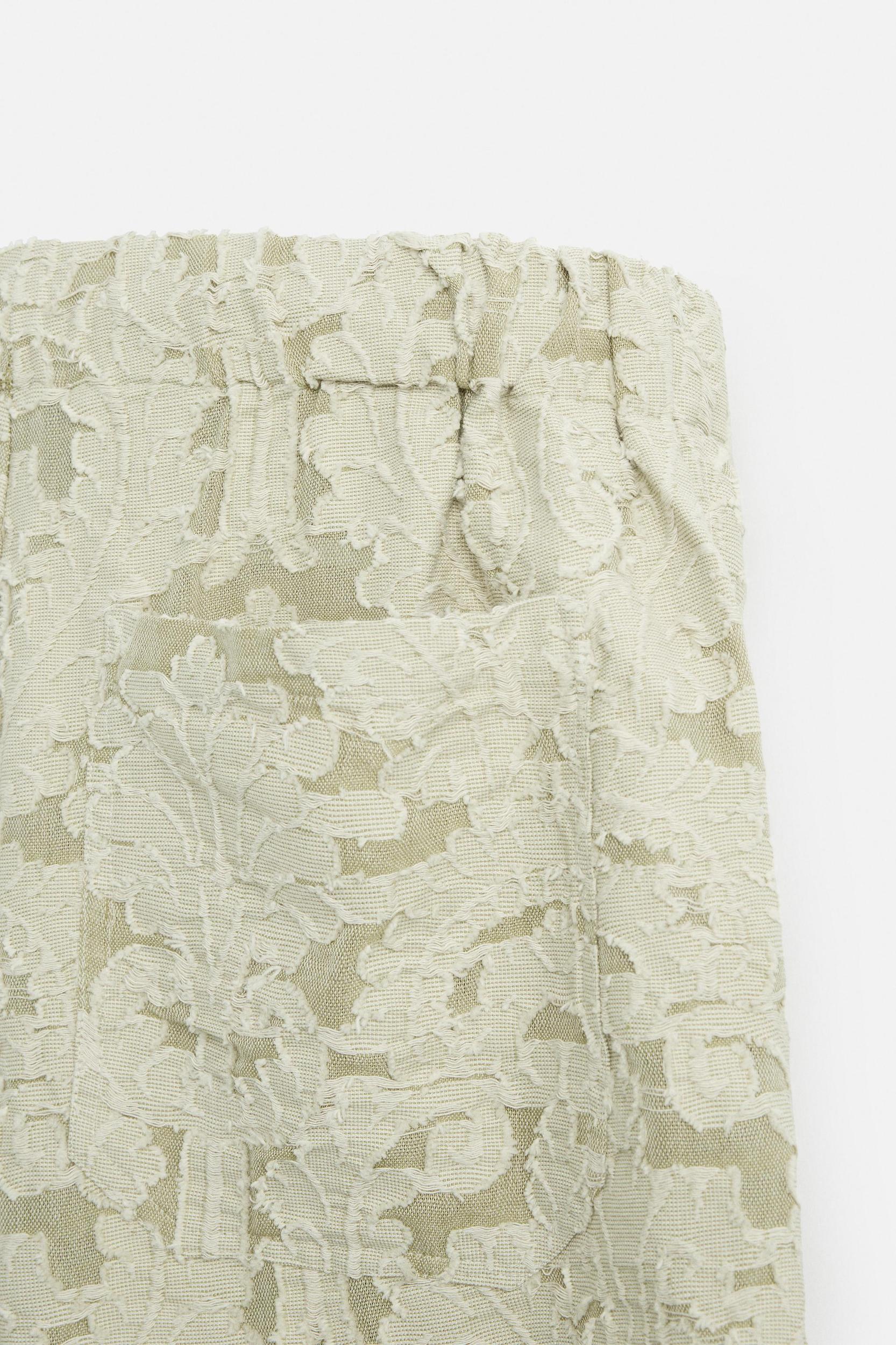 GEOMETRIC JACQUARD SHORTS Product Image