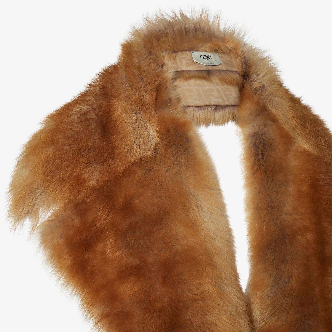 ScarfCaramel-colored ‘dorsato’ shearling scarf Product Image