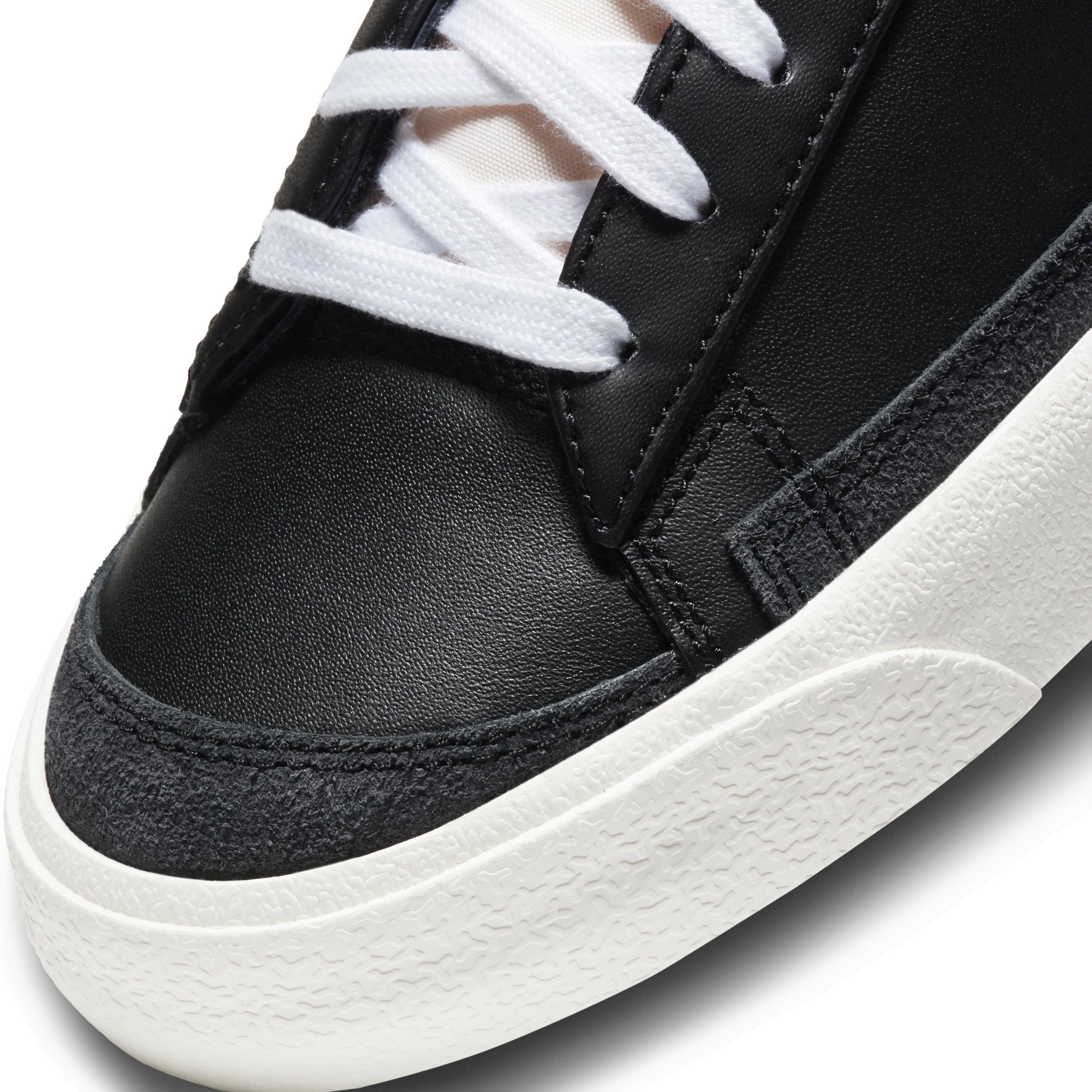 Nike Men's Blazer Low '77 Vintage Shoes Product Image