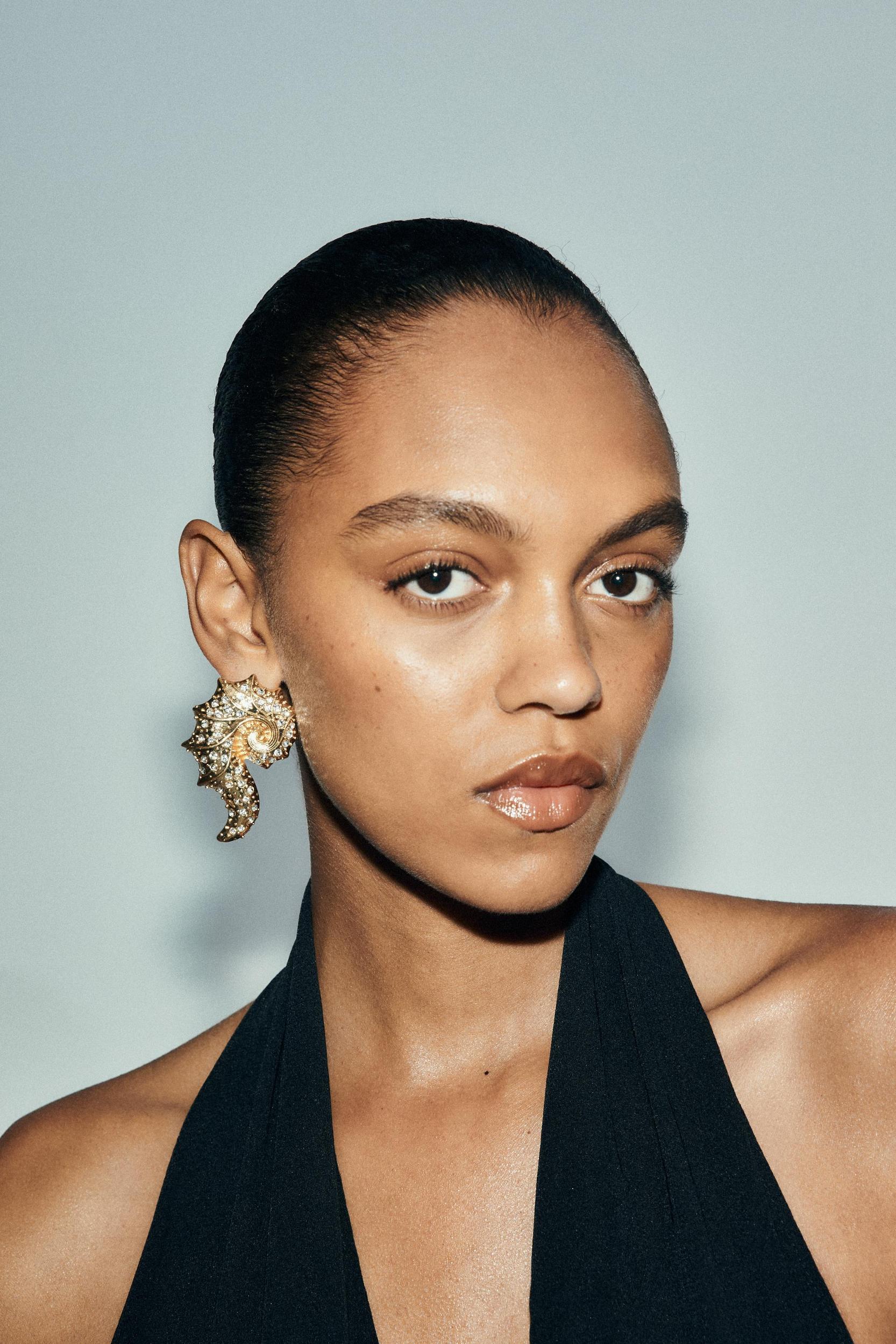 JEWEL SHELL EARRINGS Product Image