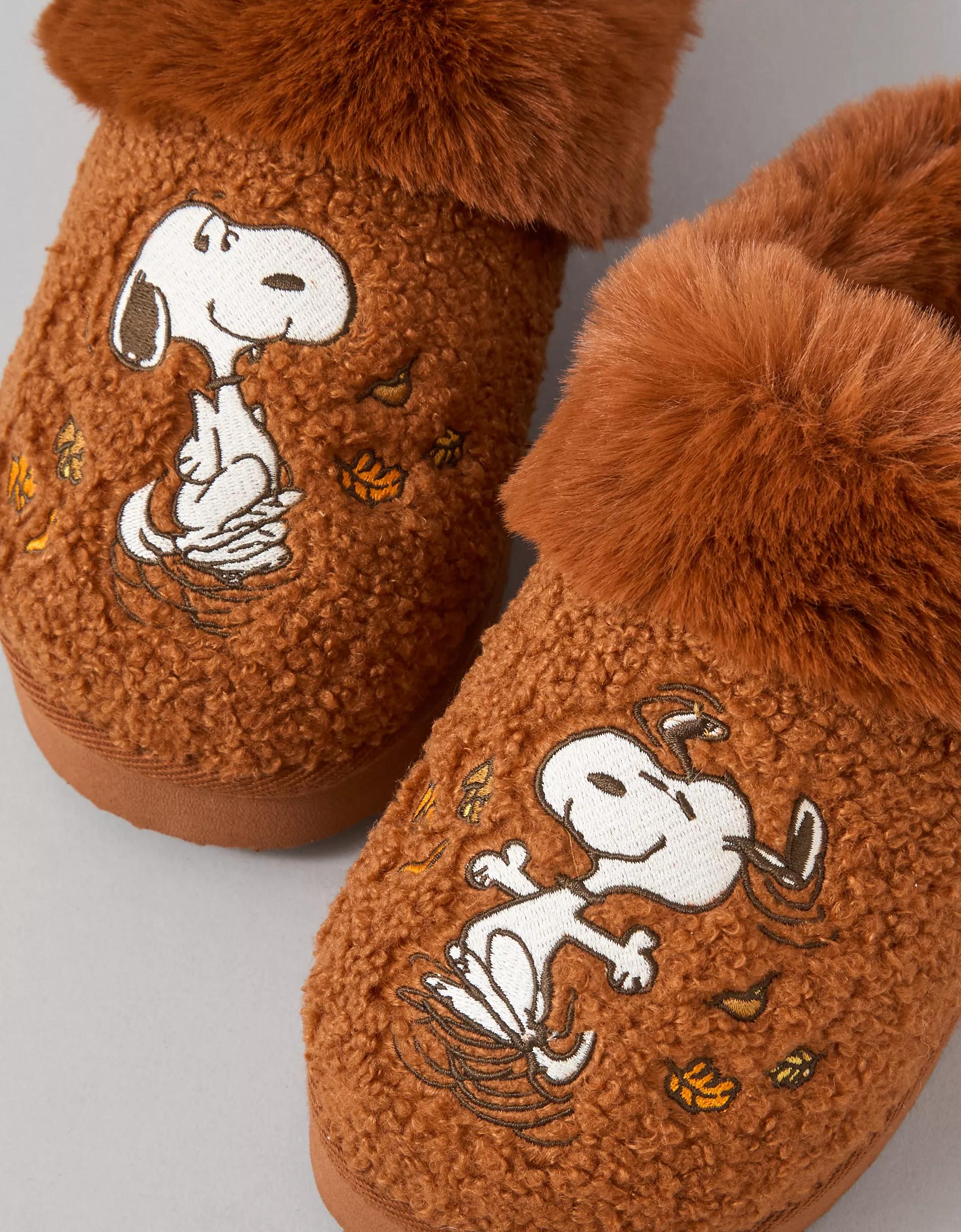 AE Snoopy Fall Scuff Slipper Women's Product Image