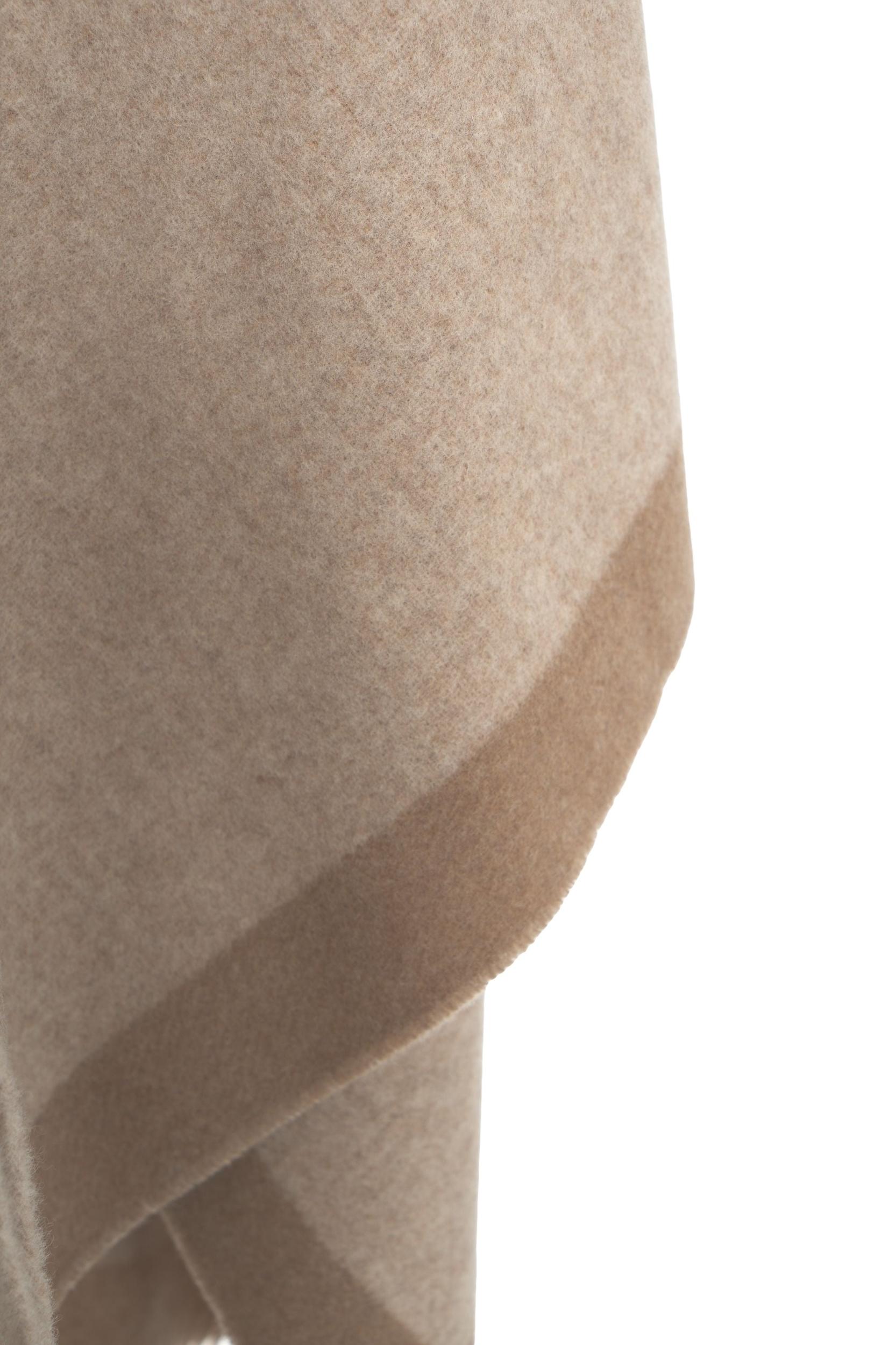 Mantle fringe details Product Image