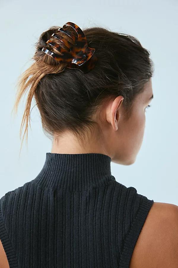 Amelia Curved Claw Clip Womens at Urban Outfitters Product Image