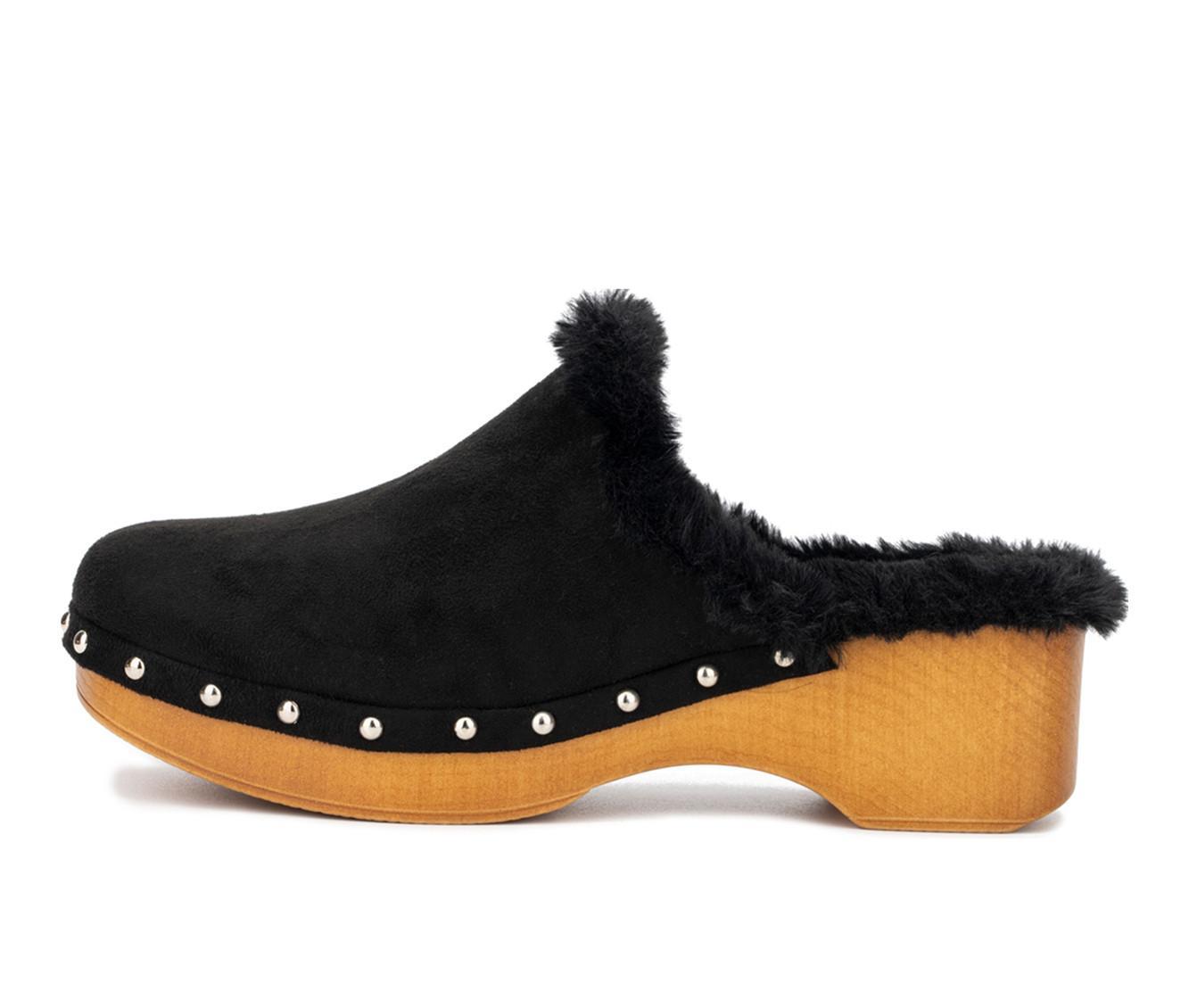 Women's New York and Company Wynna Clogs Product Image