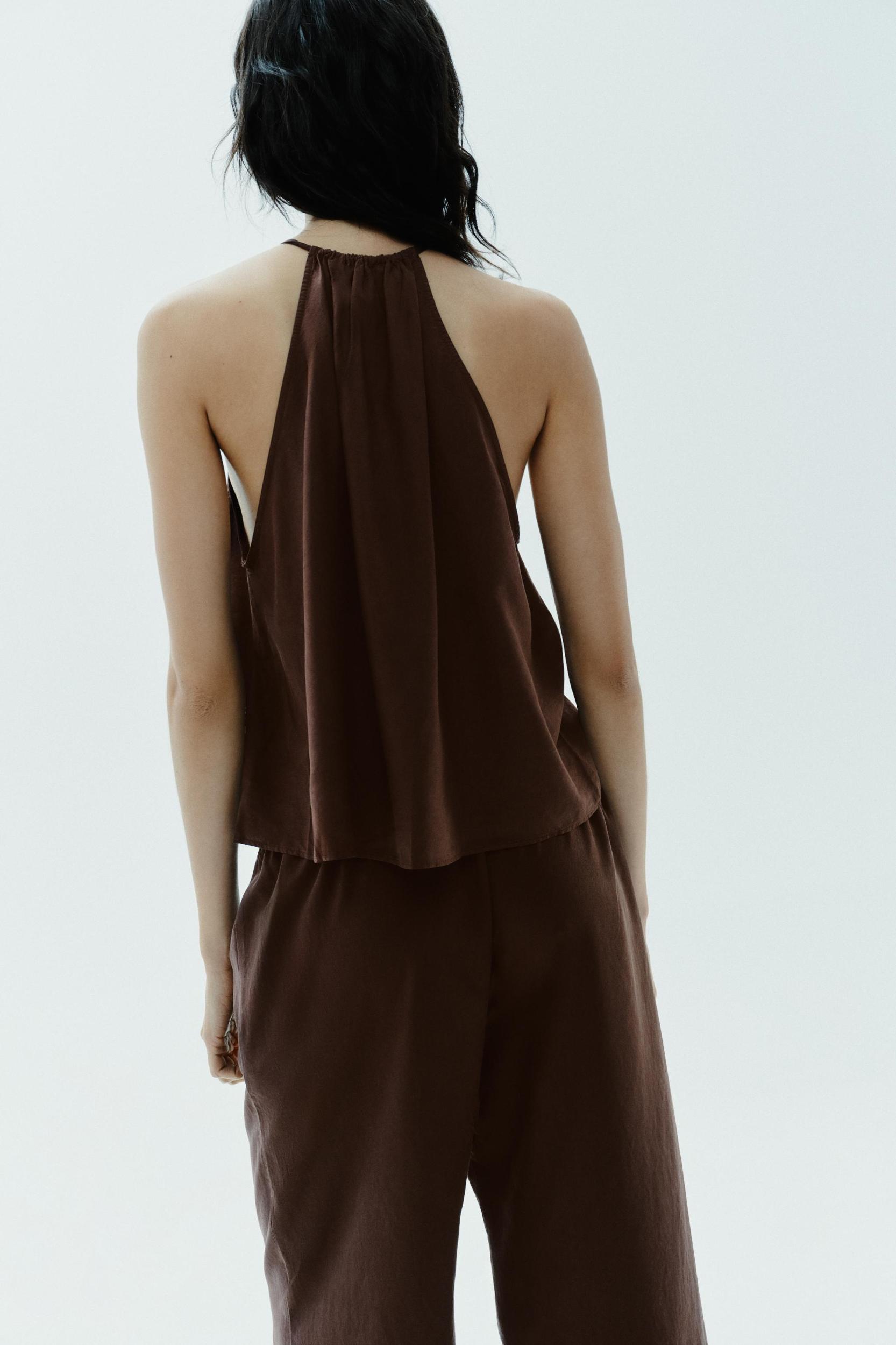 FLOWY HALTER TOP Product Image