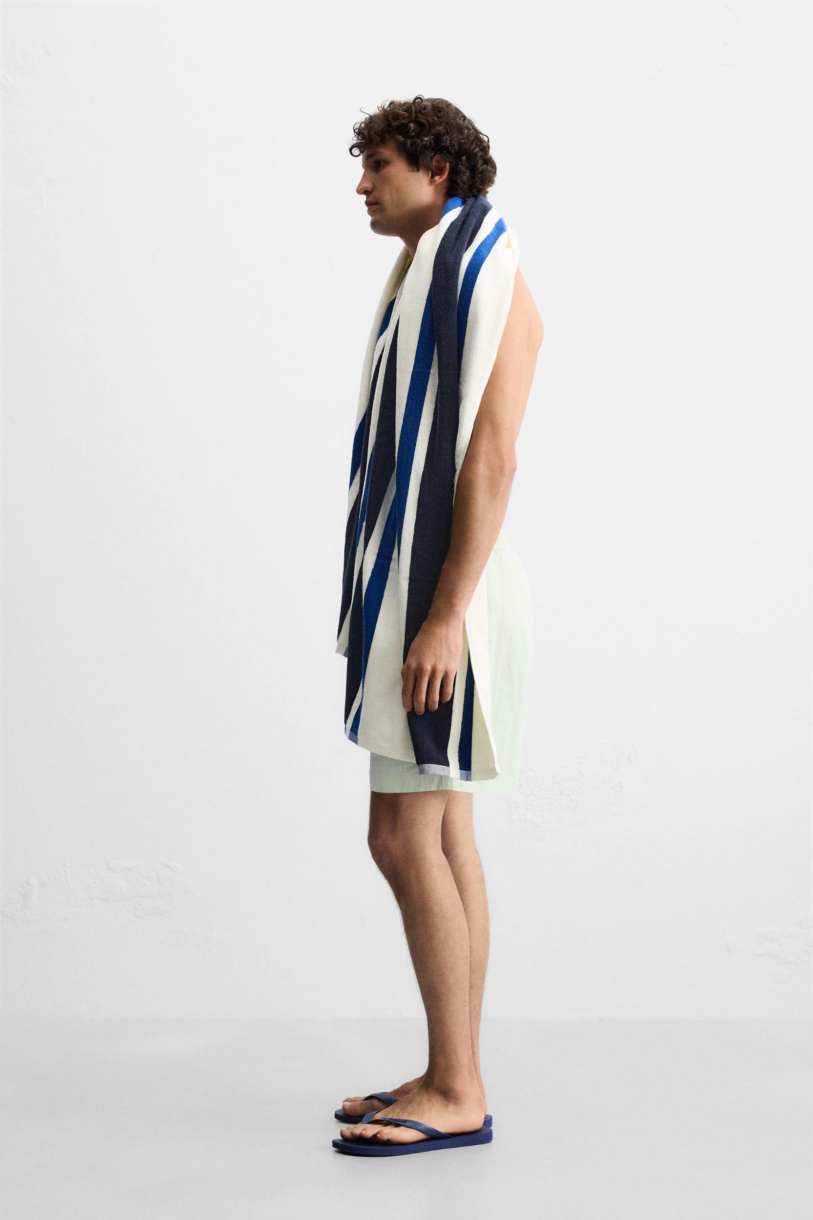 STRIPED BEACH TOWEL Product Image