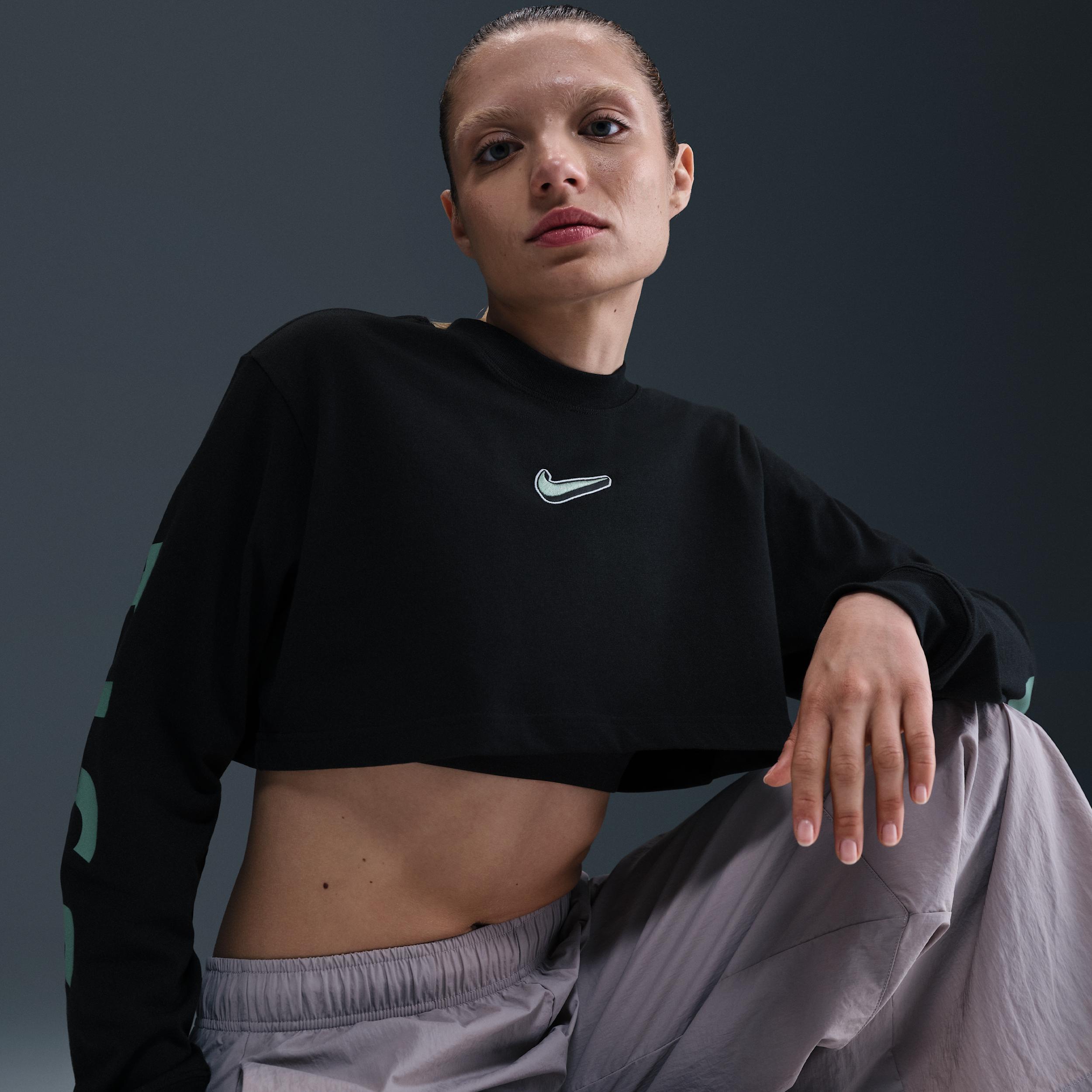 Womens Nike Sportswear Oversized Long-Sleeve Cropped Graphic T-Shirt | HV5005-010 Product Image