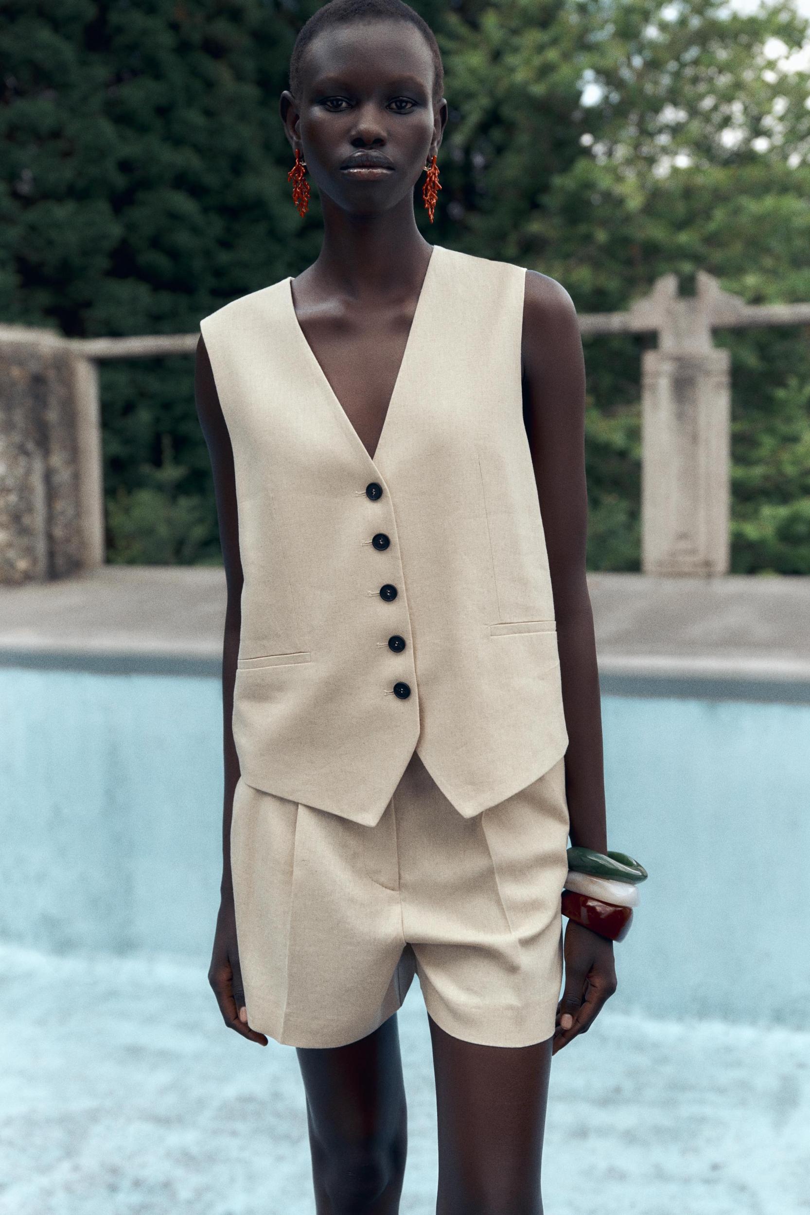 HIGH-WAISTED LINEN SHORTS Product Image