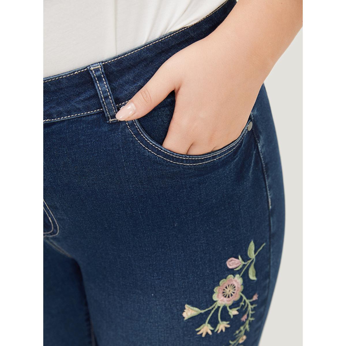 Plus Size Very Stretchy Floral Embroidered Dark Wash Jeans Women Indigo Casual Plants Embroidered High stretch Pocket Jeans BloomChic 14/1X Product Image