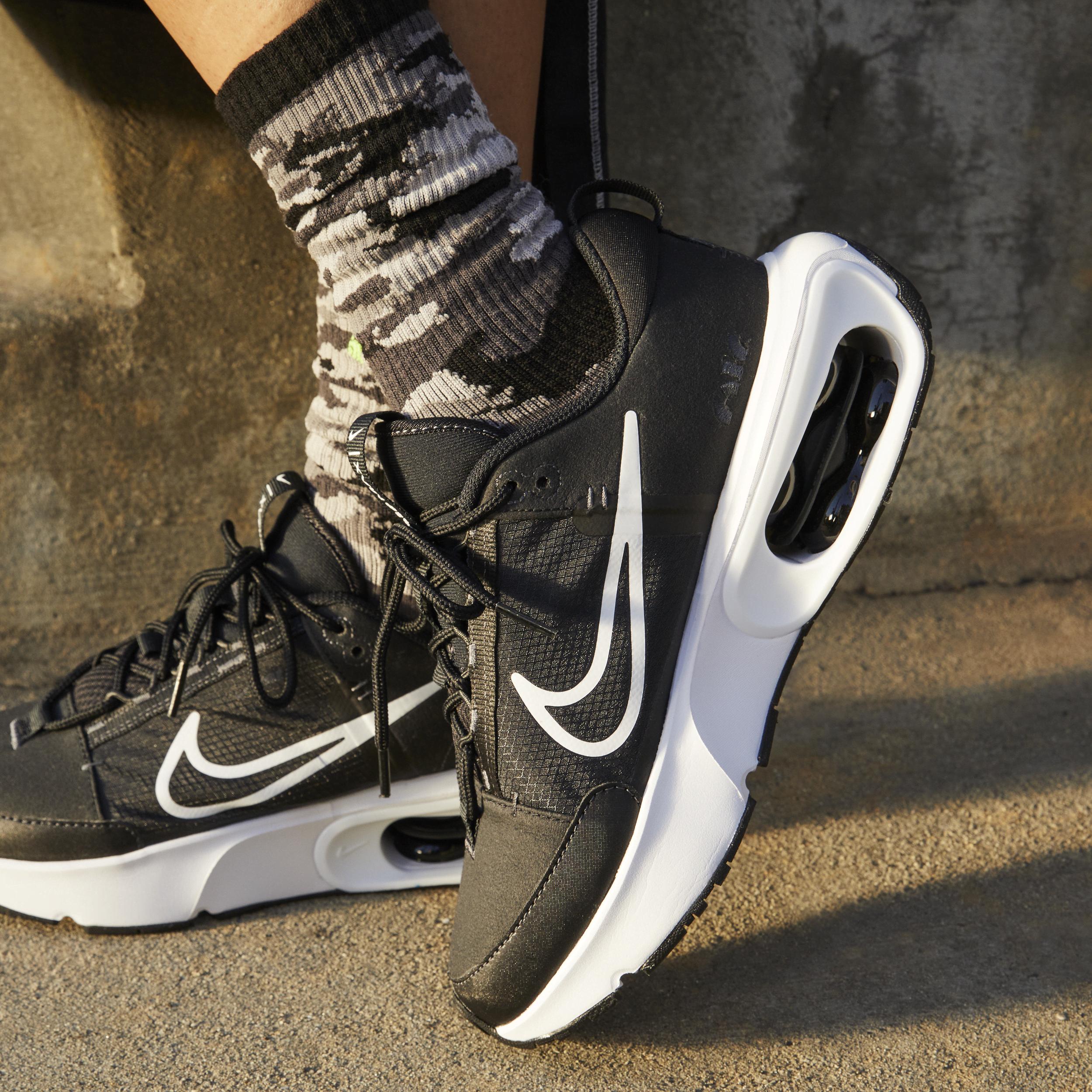 Nike Air Max INTRLK Women's Shoes Product Image