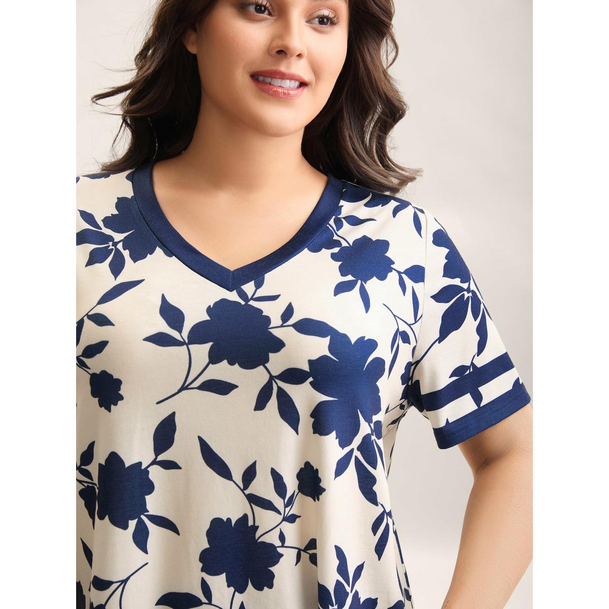 Plus Size Silhouette Floral Print Contrast Hem T-Shirt Apricot Women Casual Contrast Natural Flowers V-neck Everyday T-shirts BloomChic 18-20/2X Product Image