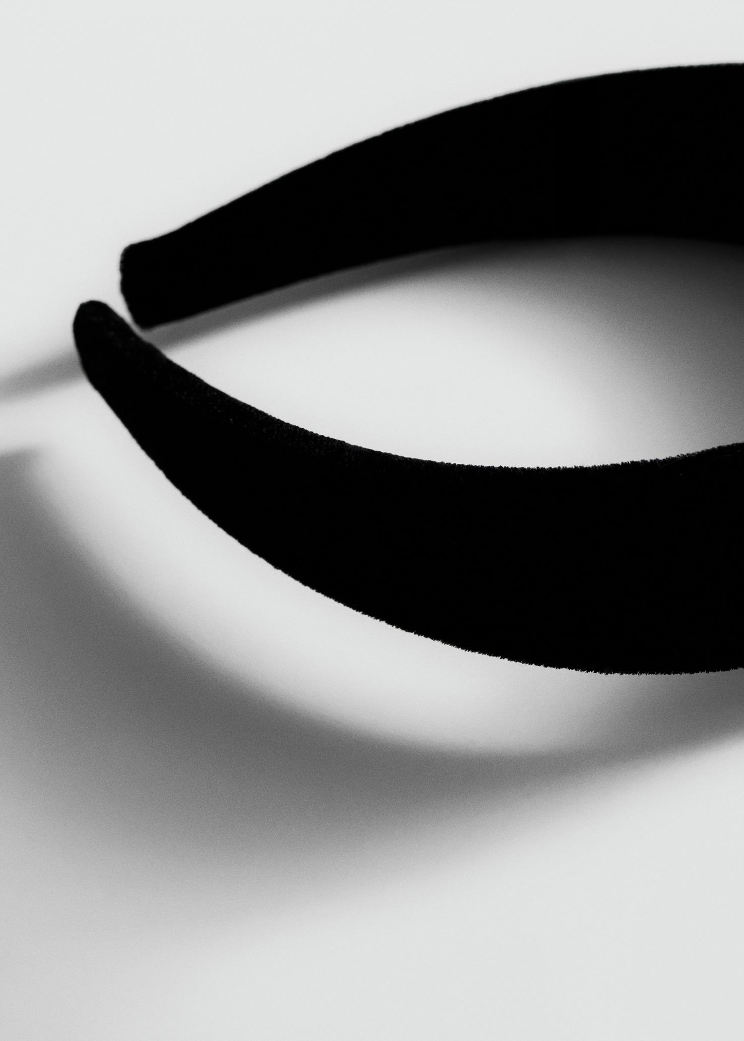 Velvet finished headband - Women | MANGO USA Product Image