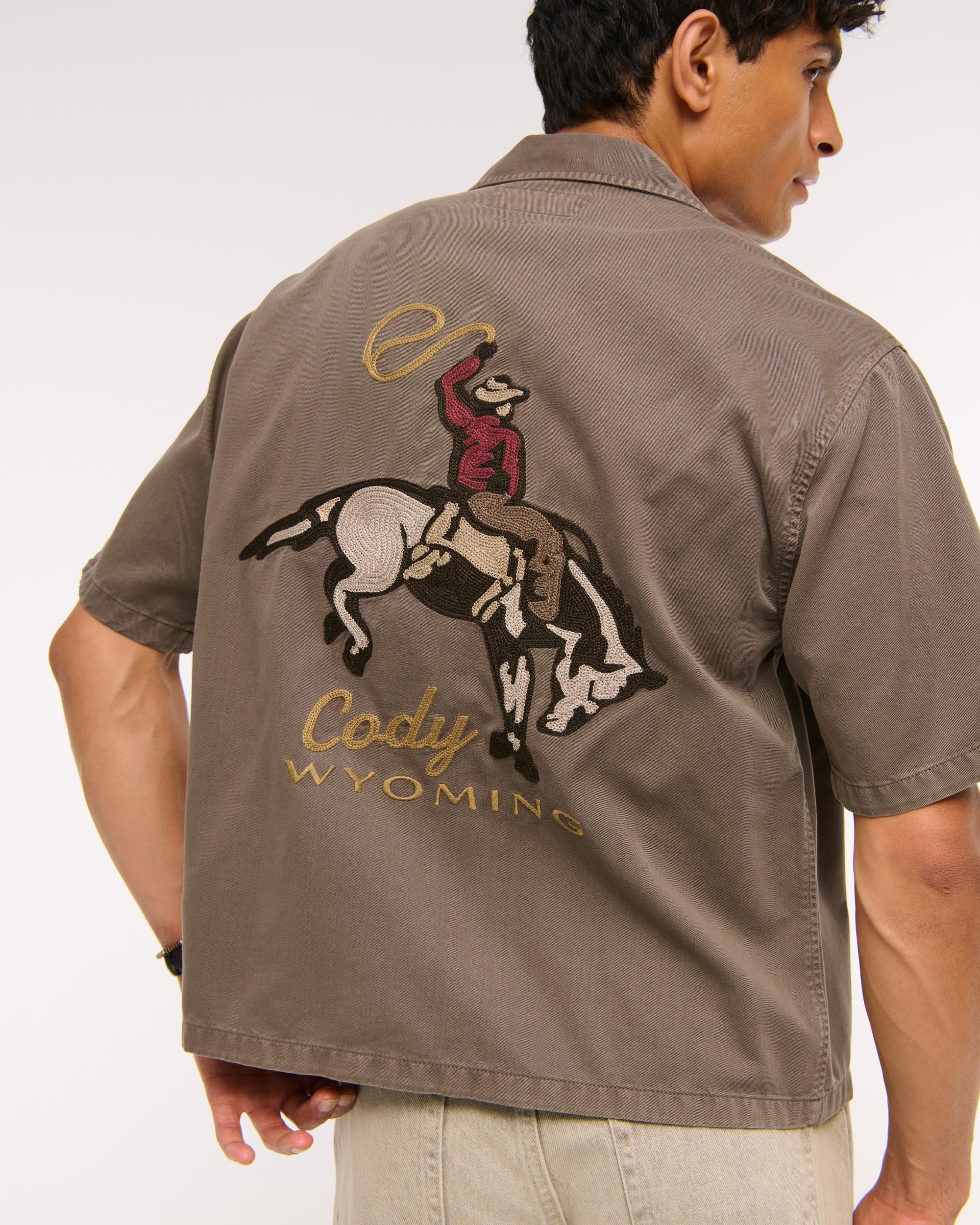 Short-Sleeve Cropped Western Graphic Button-Up Shirt Product Image