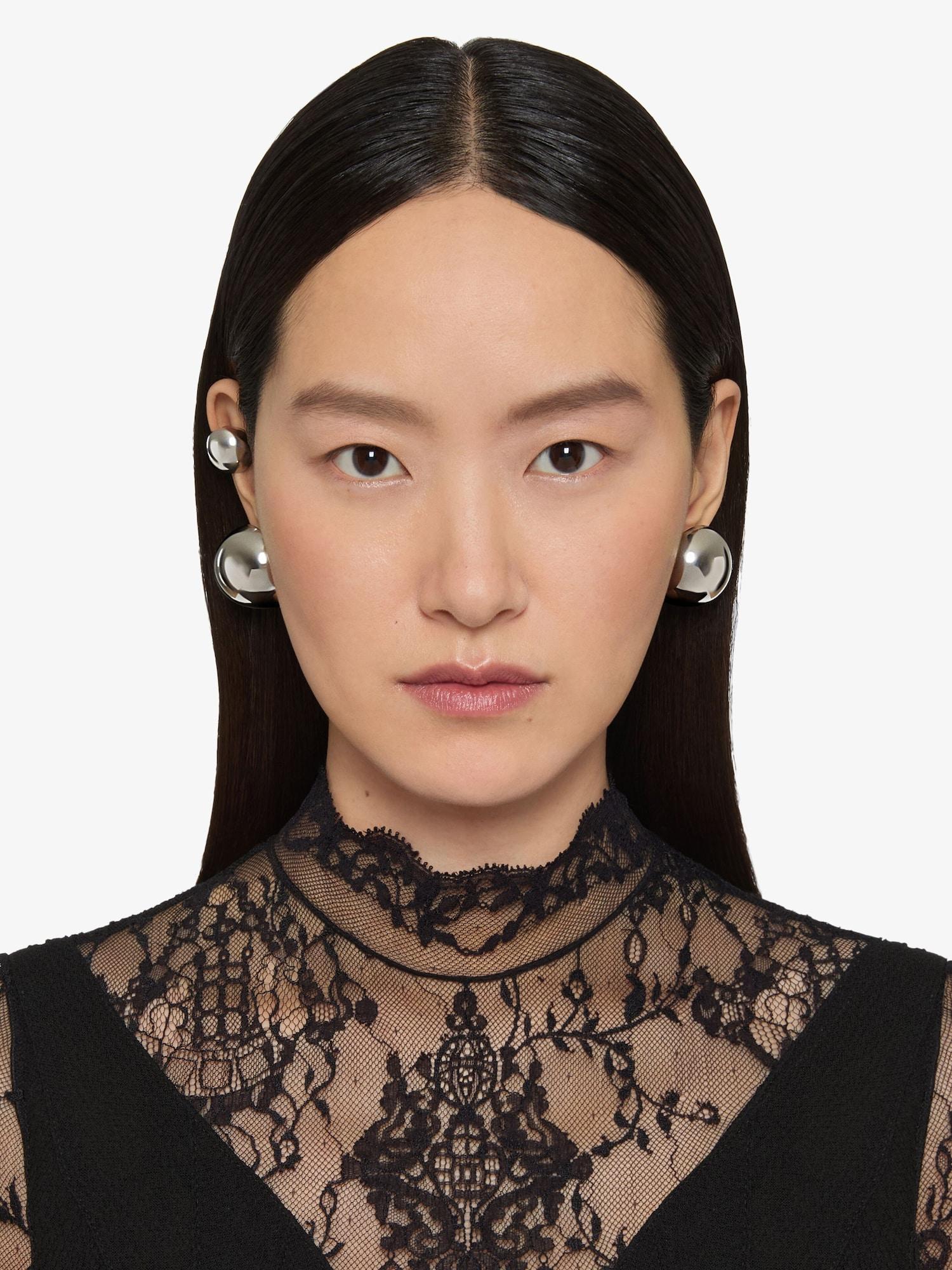 Curve earcuff in metal Product Image