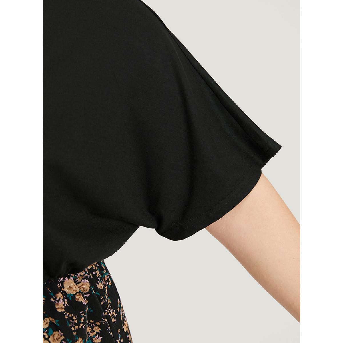 Plus Size Ditsy Floral Patchwork Pocket Batwing Sleeve Dress Black Women Elegant Plain V-neck Short sleeve Curvy Midi Dress BloomChic 22-24/3X Product Image