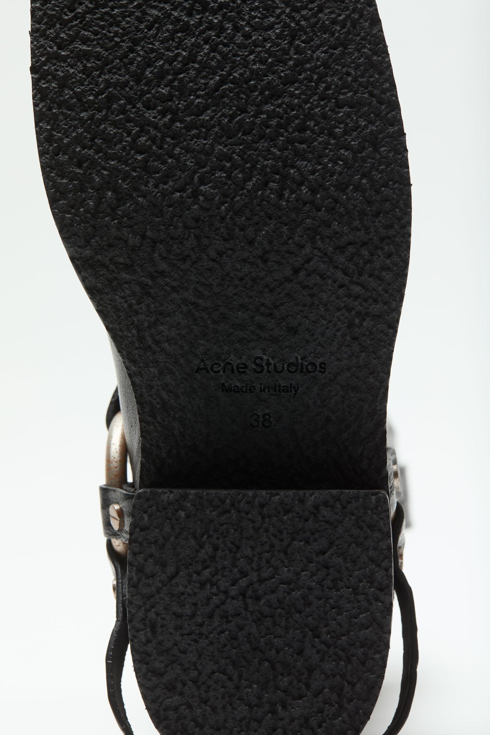 Leather buckle boots Product Image