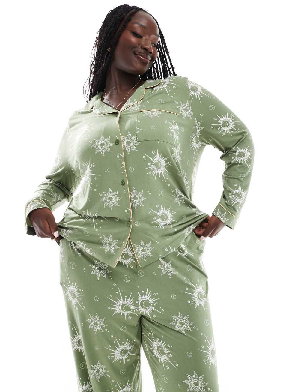 Chelsea Peers Curve poly gold celestial print long sleeve revere top and pants pajama set in green Product Image