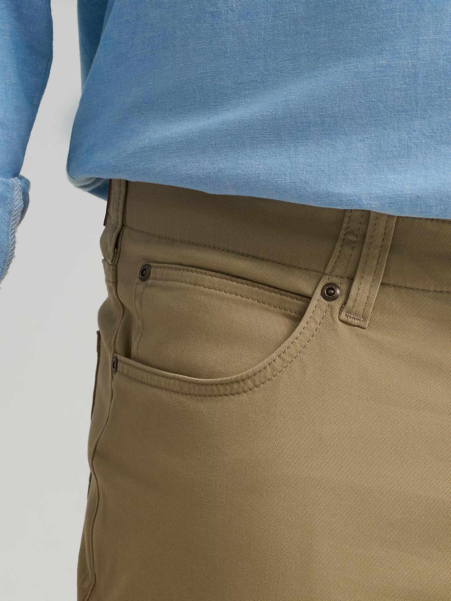 Men's Extreme Motion Relaxed Straight Twill Jean (Big & Tall) | Men's Jeans | Lee® Product Image