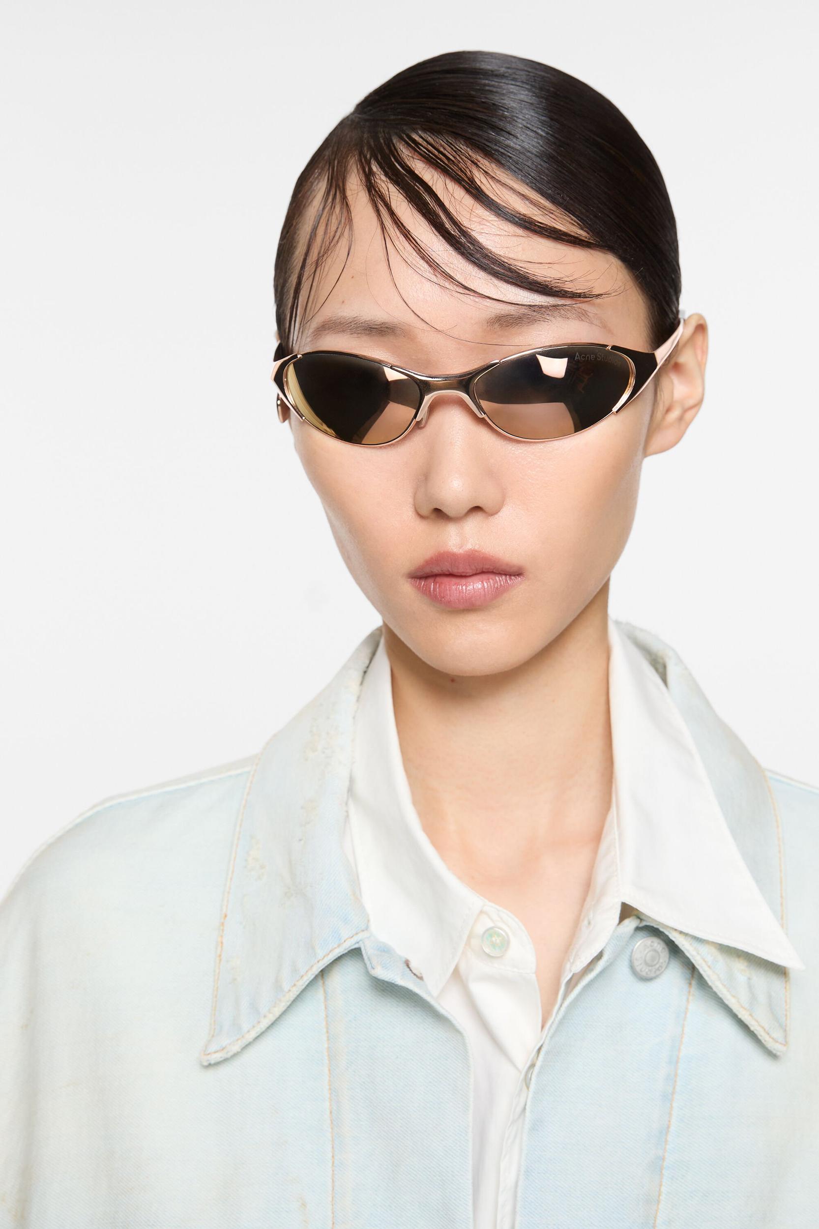 Metal frame charm sunglasses Product Image