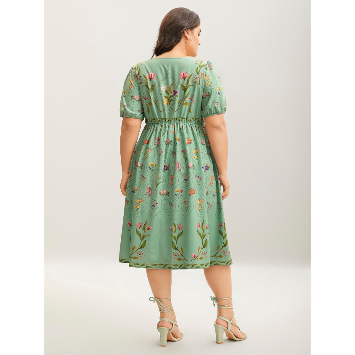 Plus Size Garden Print Pockets Puff Sleeve Midi Dress Greenbean Women Heart neckline Short sleeve Curvy BloomChic 26/4X Product Image