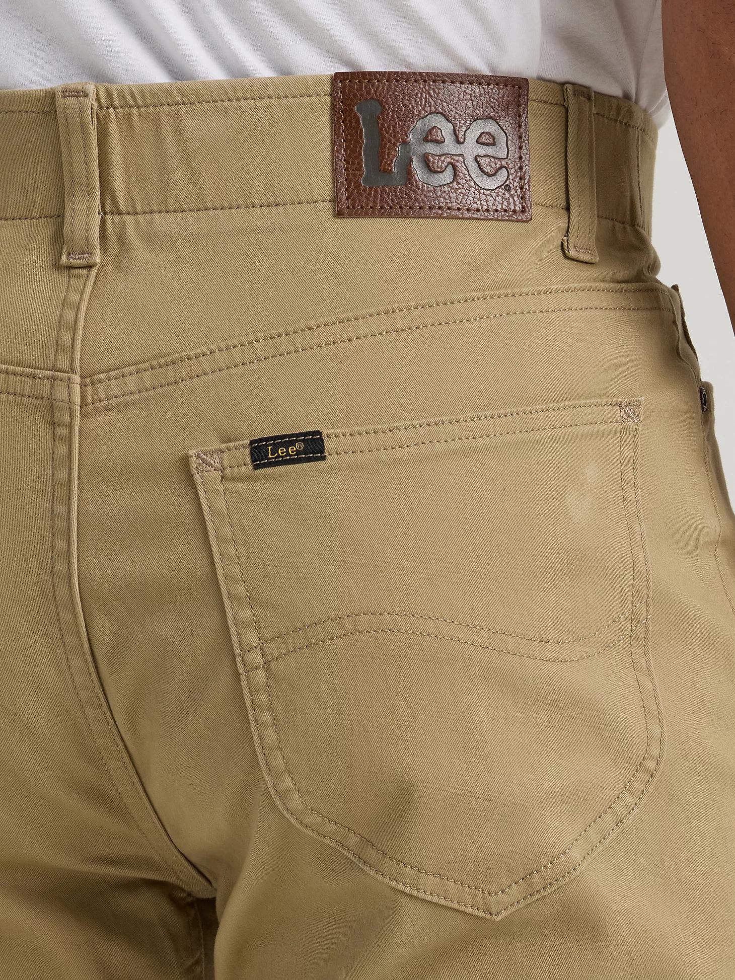 Men's Extreme Motion Relaxed Straight Twill Jean | Men's Jeans | Lee® Product Image