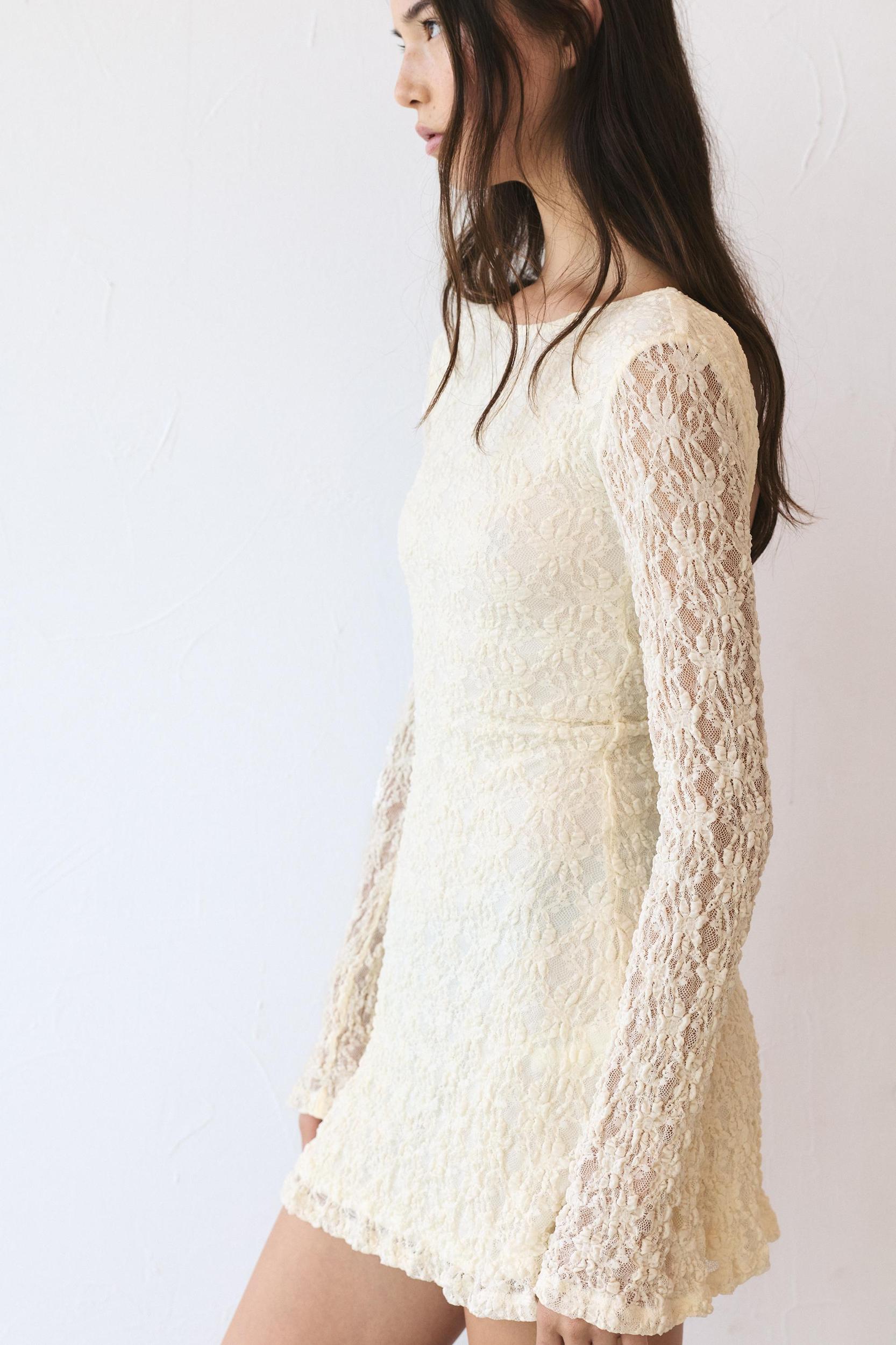 Short lace dress with long sleeves Product Image
