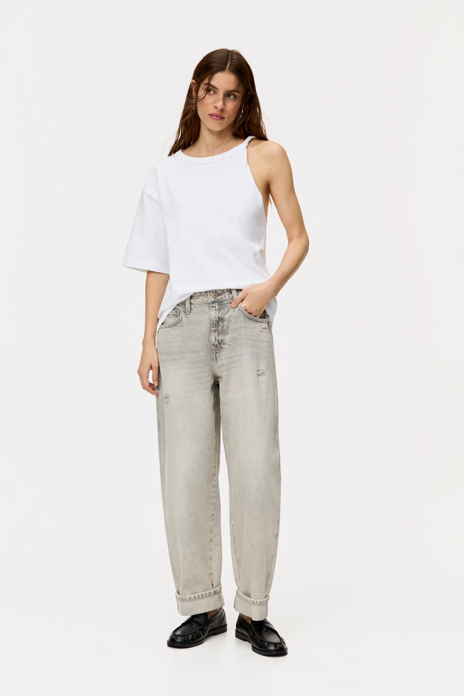 Mid-rise balloon fit jeans Product Image