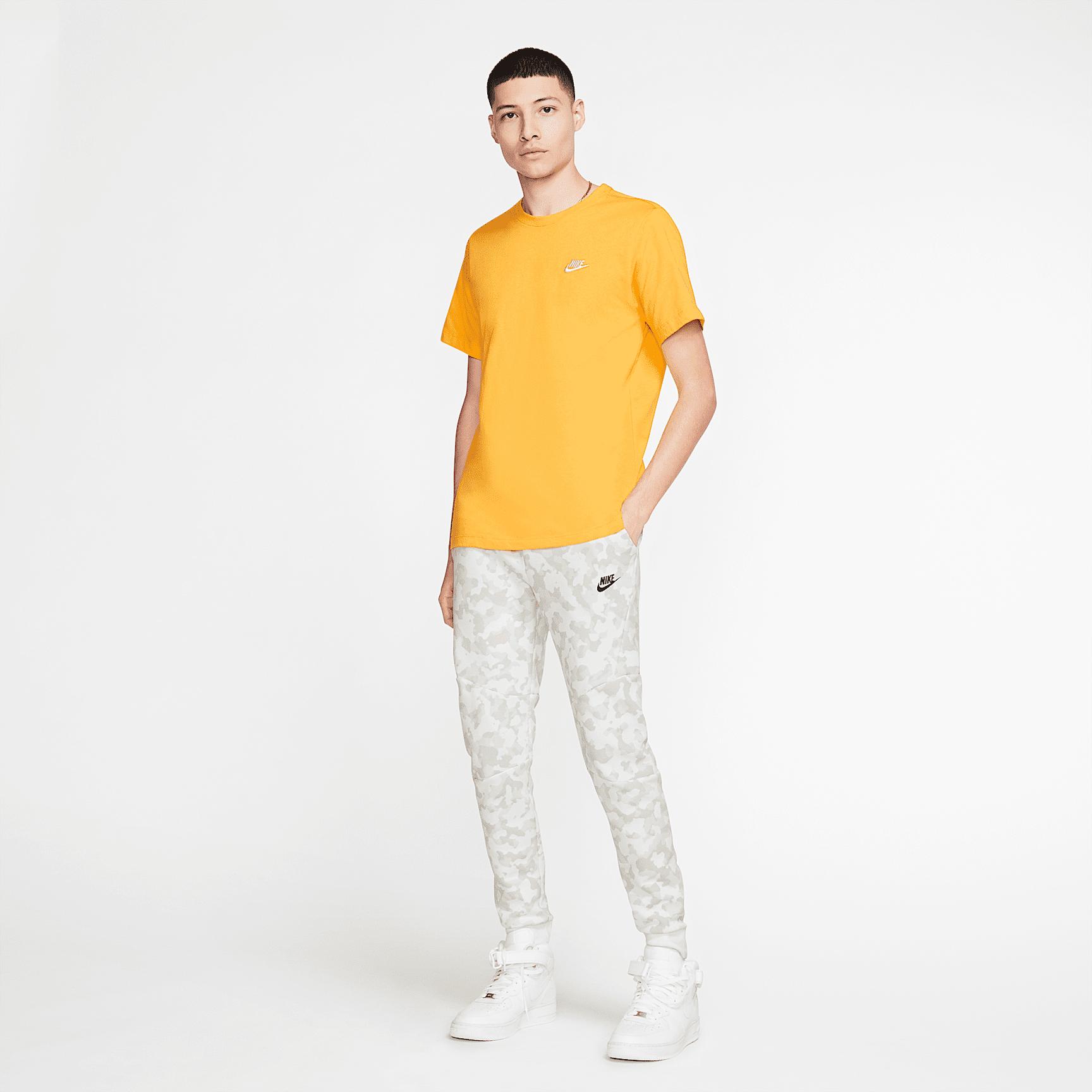 Nike Sportswear Club Men's T-Shirt Product Image