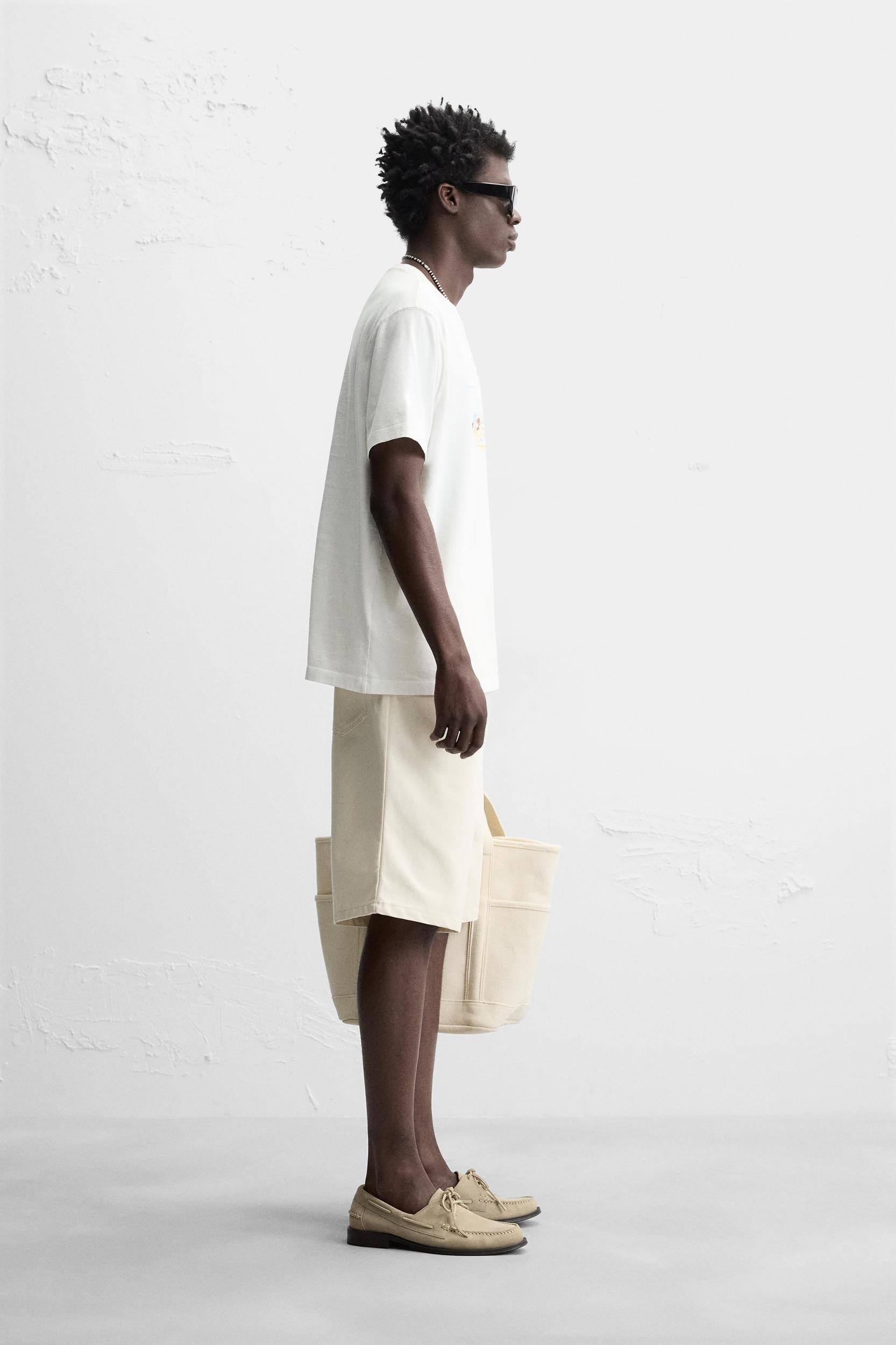 CONTRAST PRINT T-SHIRT Product Image