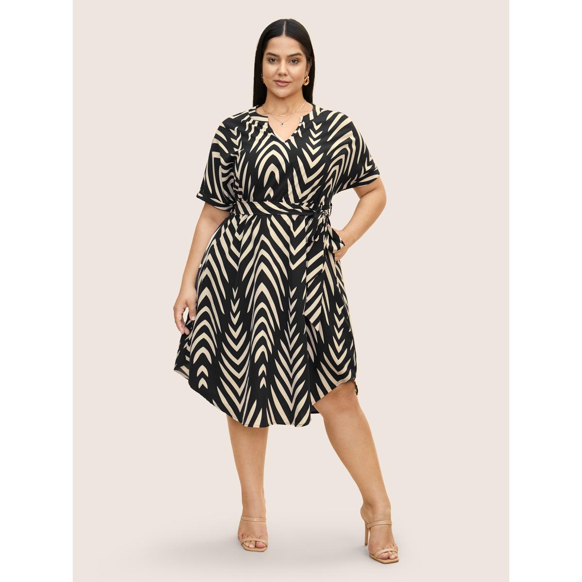 Plus Size Geometric Belted Dolman Sleeve Curved Hem Dress Truegreen Women At the Office Flat collar with V-notch Short sleeve Curvy BloomChic 22-24/3X Product Image