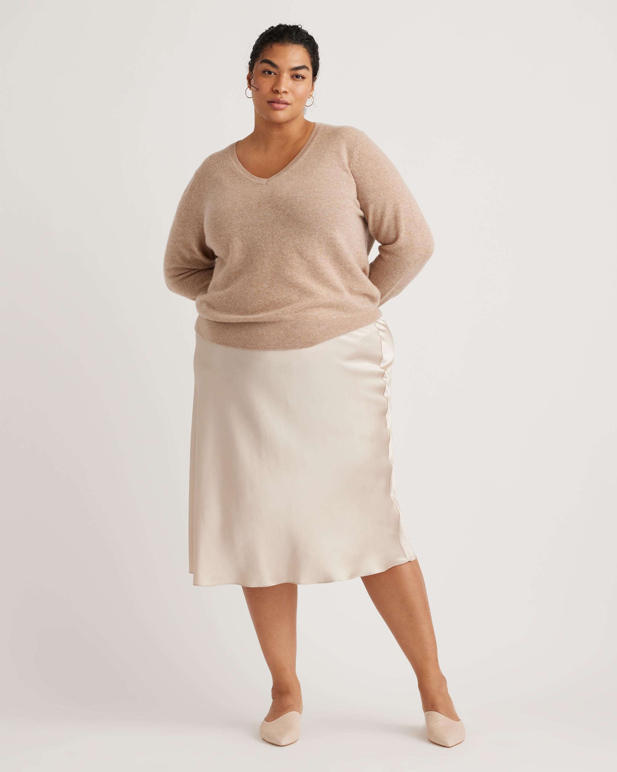 Quince | Women's Mongolian Cashmere V-Neck Sweater Product Image